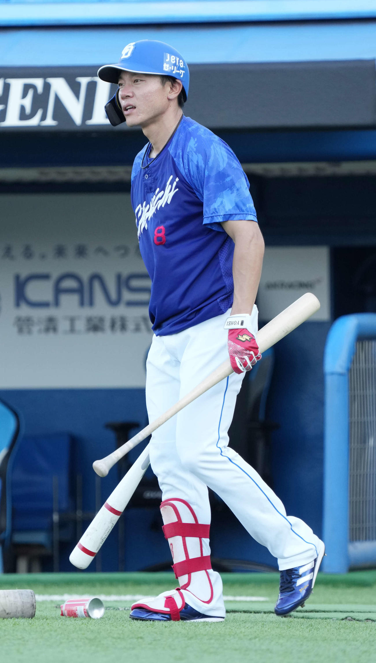 ヤクルト対中日、試合前の練習に臨む中日大島（撮影・小沢裕）