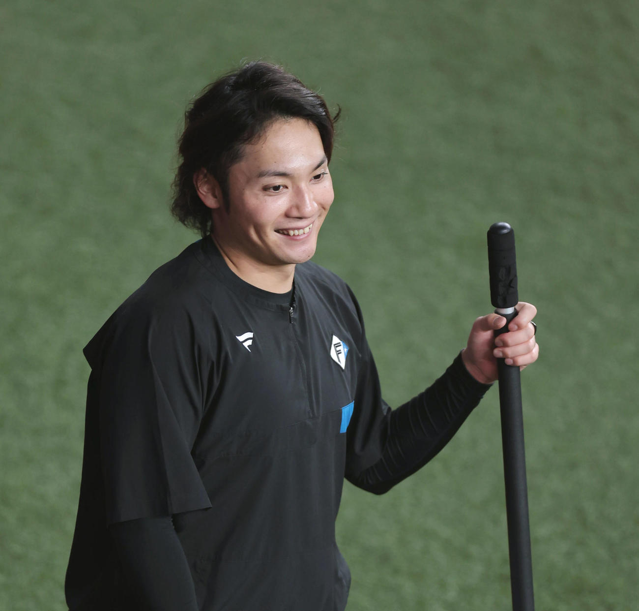 試合前練習で笑顔を見せる日本ハム伊藤大海（撮影・前田充）