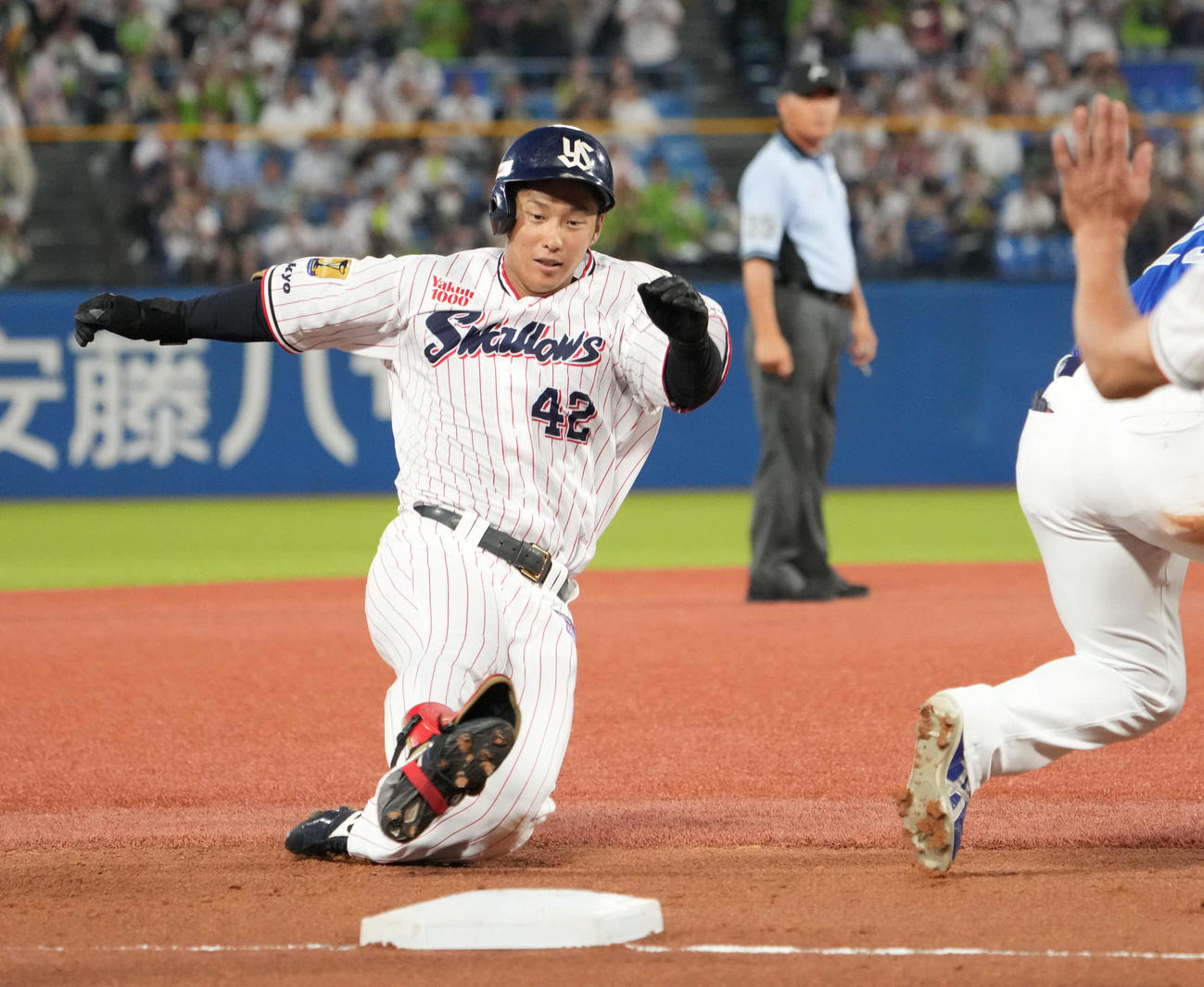 ヤクルト対中日、2回裏ヤクルト無死、沢井はプロ初安打となる右三塁打を放つ（撮影・小沢裕）