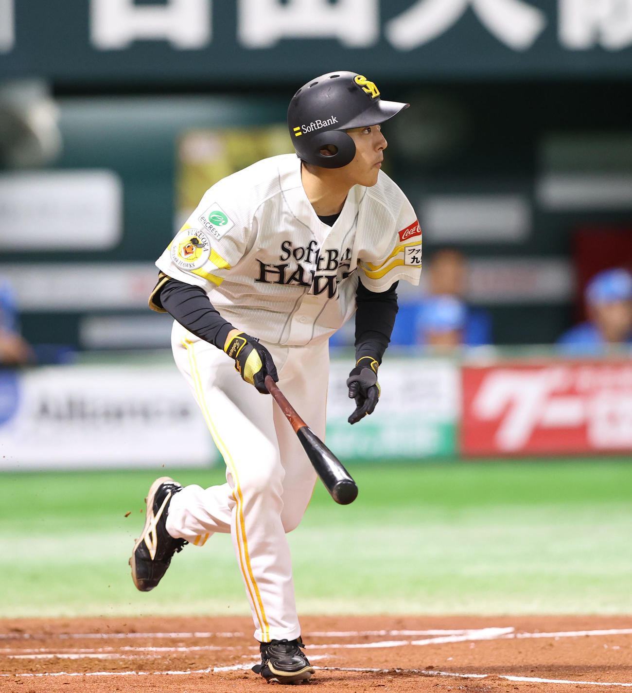 ソフトバンク対西武　2回裏ソフトバンク1死一、三塁、柳町は先制となる中前適時打を放つ（撮影・冨田成美）