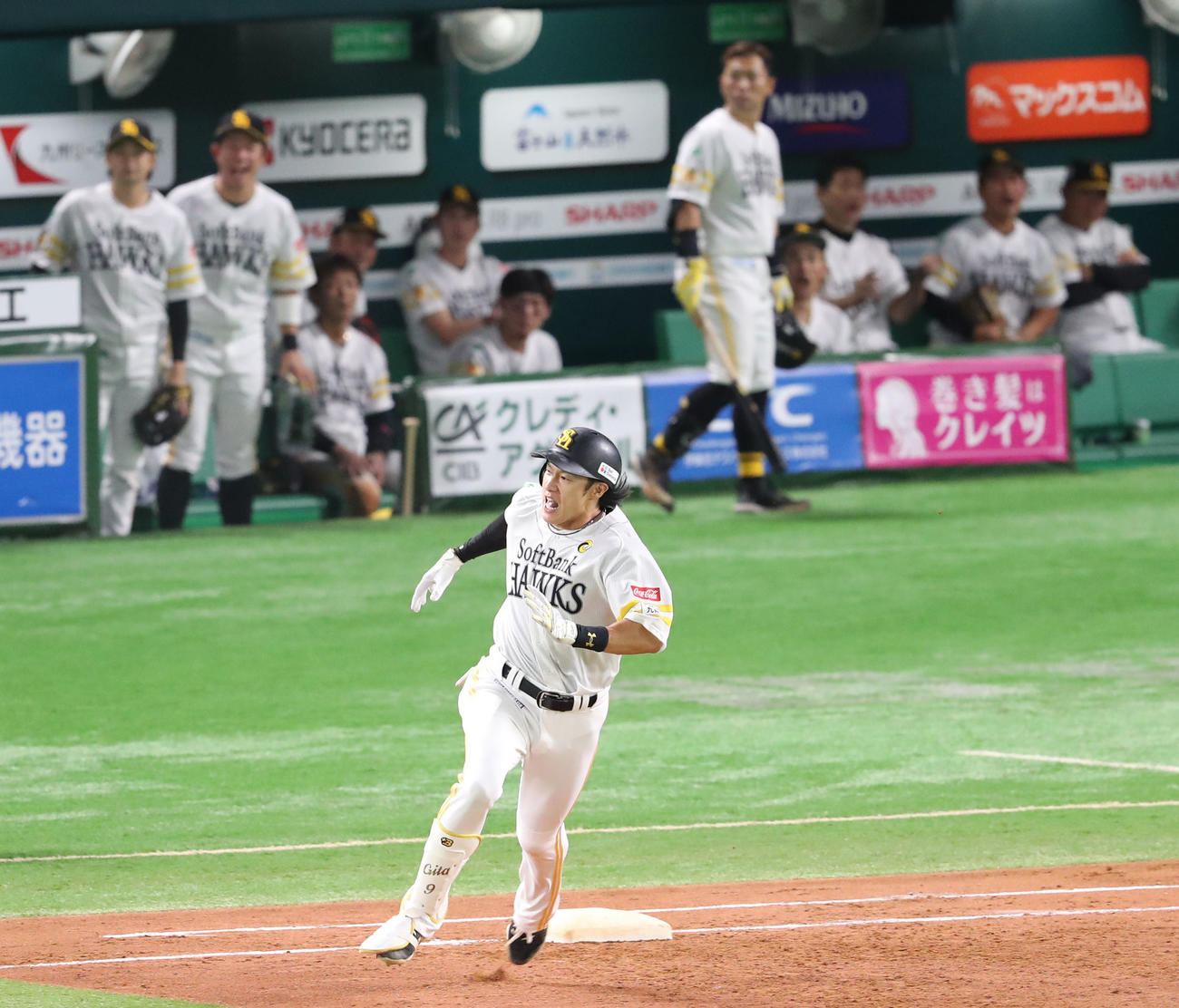 ソフトバンク対西武　4回裏ソフトバンク1死、柳田は右前に二塁打を放つ（撮影・梅根麻紀）