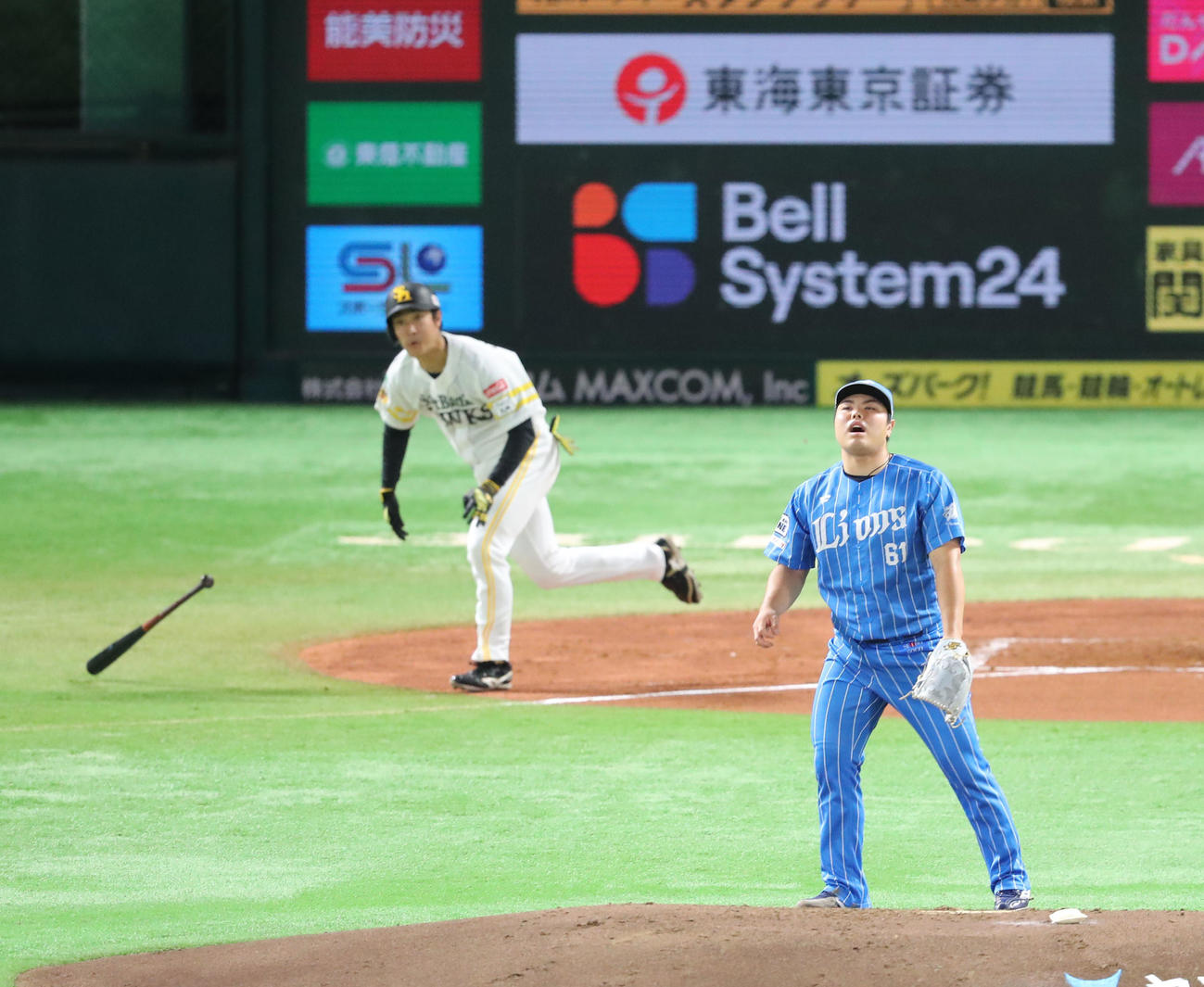 ソフトバンク対西武　2回裏ソフトバンク1死一、三塁、柳町に中前先制適時打放を浴びた平良（撮影・梅根麻紀）