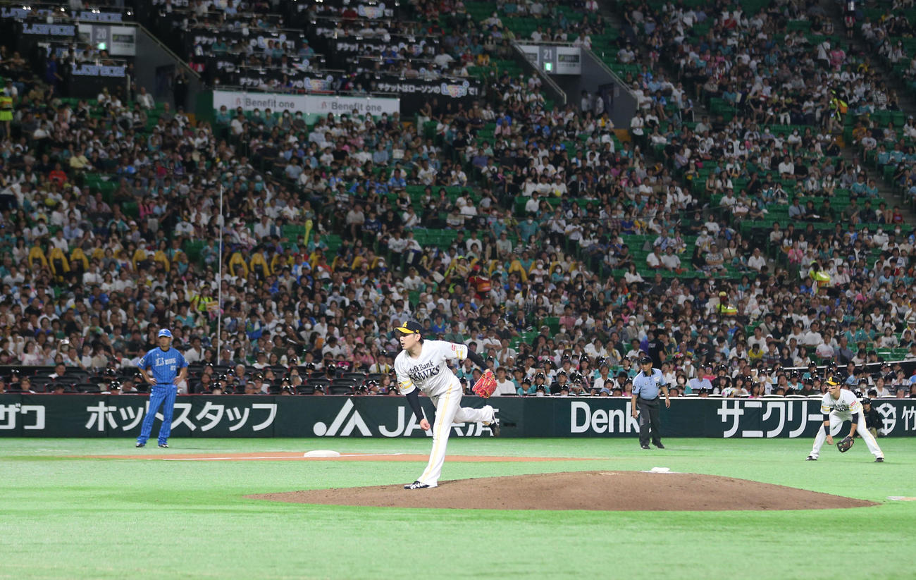 ソフトバンク対西武　9回に力投する先発の石川（撮影・冨田成美）