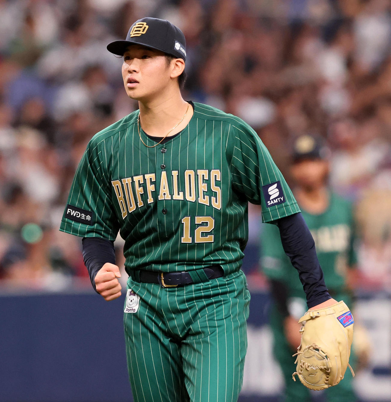 オリックス対日本ハム　4回表日本ハム2死一、三塁、山下は奈良間を左飛に仕留めガッツポーズを見せる（撮影・加藤哉）