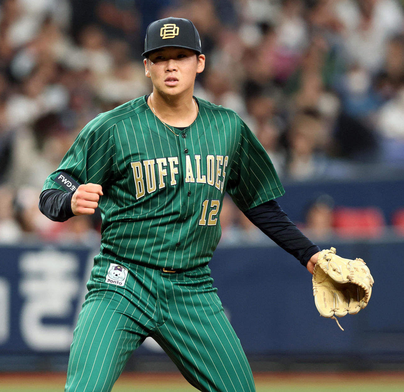 オリックス対日本ハム　1回表日本ハム2死、山下はマルティネスを三振に仕留めガッツポーズを見せる（撮影・加藤哉）