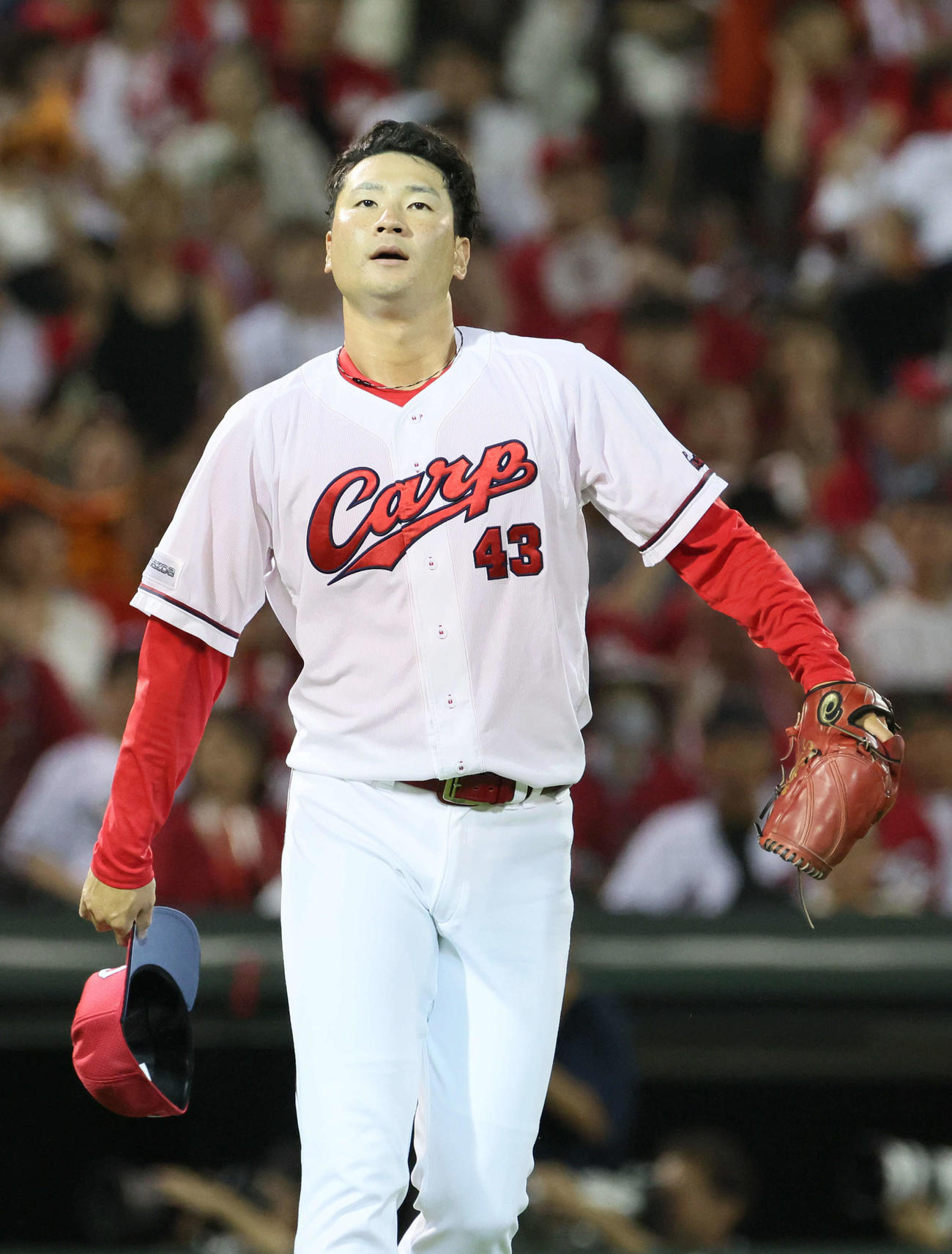 広島対巨人　8回表巨人無死一、三塁、門脇に同点中前適時打を浴びた島内（撮影・加藤孝規）