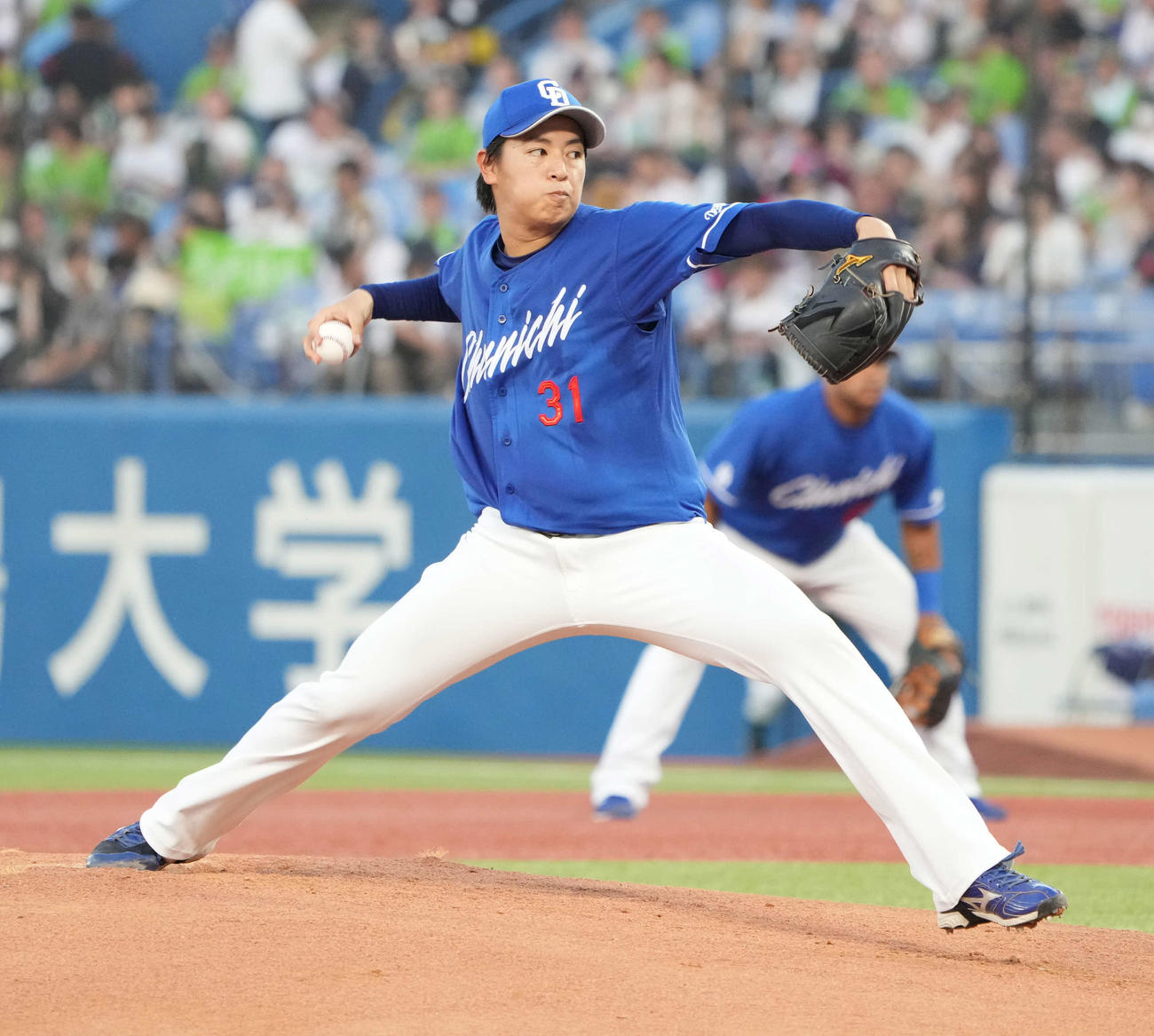 ヤクルト対中日、中日先発の仲地（撮影・小沢裕）