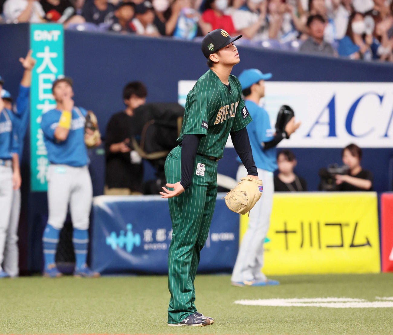 オリックス対日本ハム　2回表日本ハム2死一、三塁、山下は奈良間に右適時打を浴びて失点する（撮影・加藤哉）