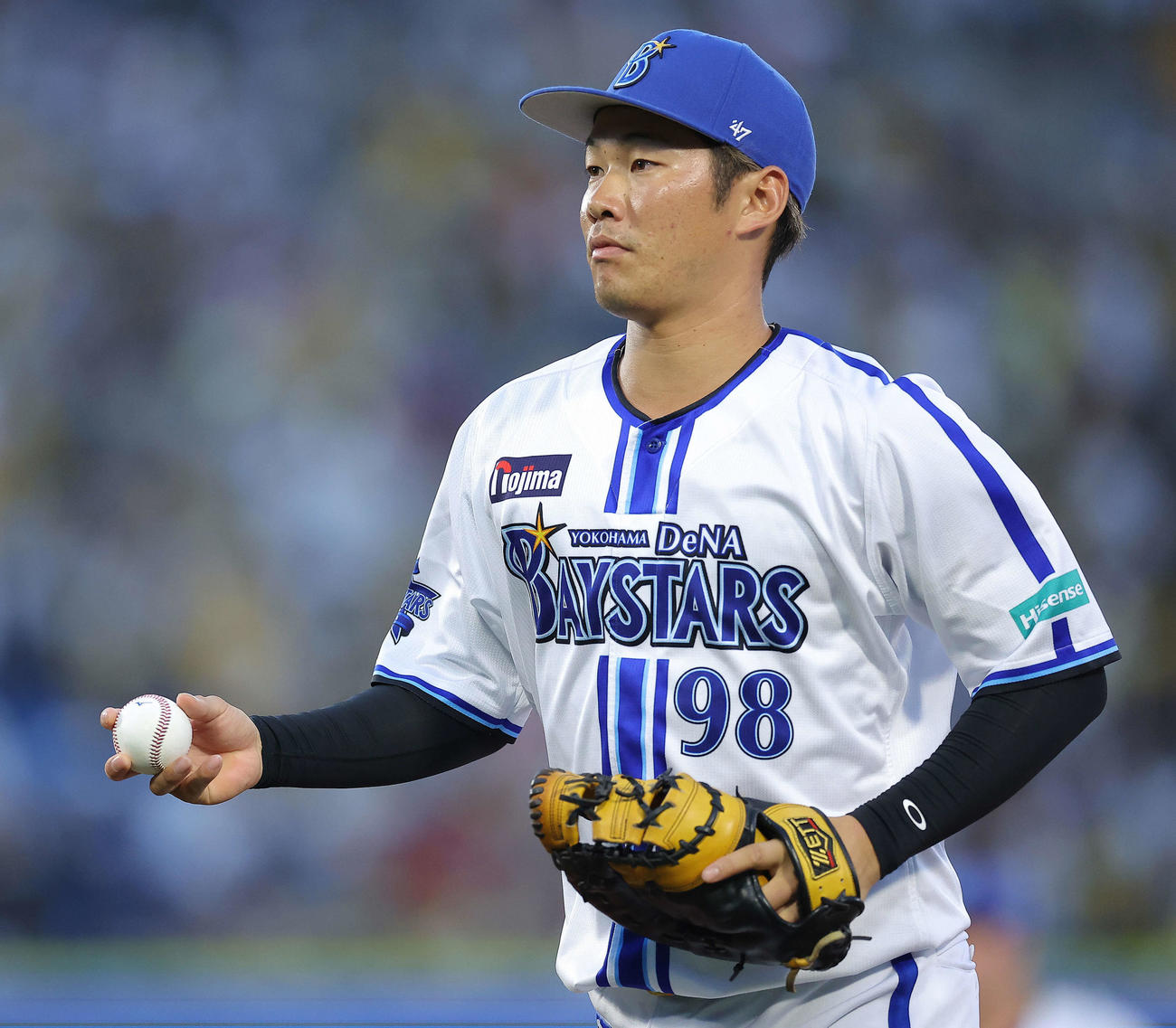 DeNA対阪神　1回表を終えベンチに戻る京田（撮影・河田真司）