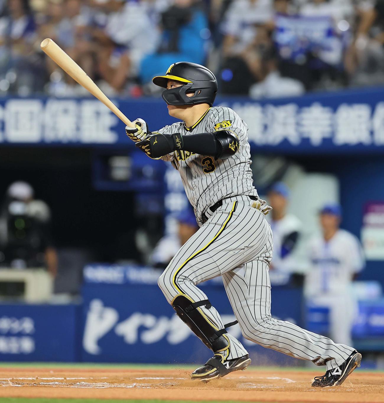 DeNA対阪神　6回表阪神1死三塁、大山は勝ち越し中犠飛を放つ（撮影・上田博志）