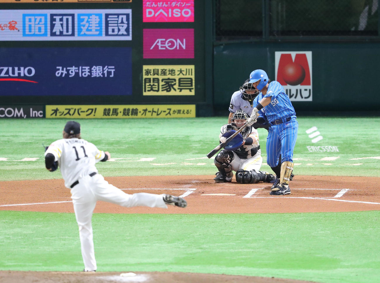 ソフトバンク対西武　6回表西武無死、佐藤は右前安打を放つ（撮影・梅根麻紀）