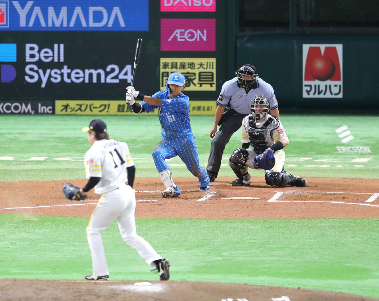ソフトバンク対西武　6回表西武1死二塁、西川は右前安打を放つ（撮影・梅根麻紀）