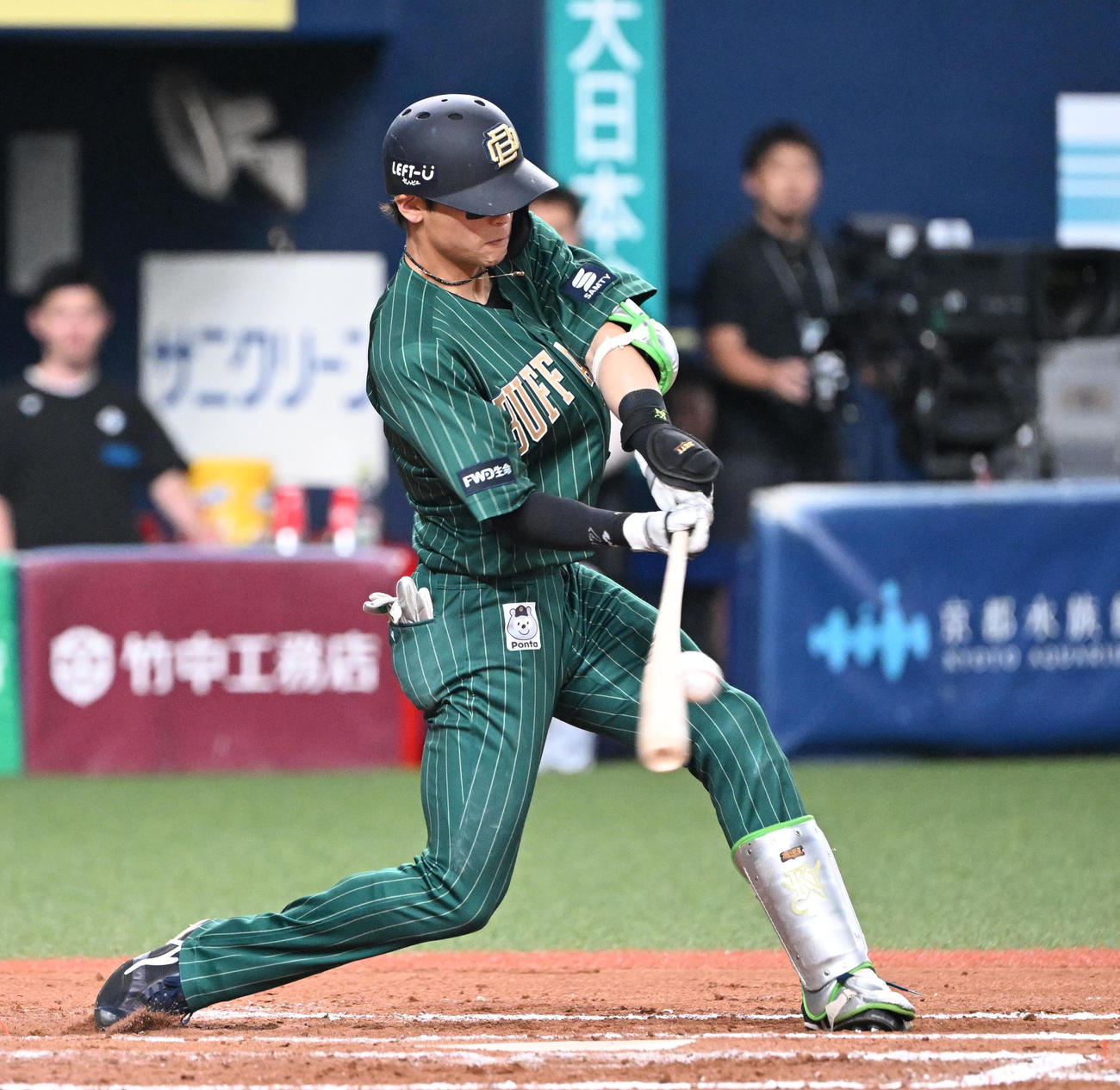 オリックス対日本ハム　11回裏オリックス1死満塁、サヨナラ内野安打を放つ中川圭（撮影・和賀正仁）
