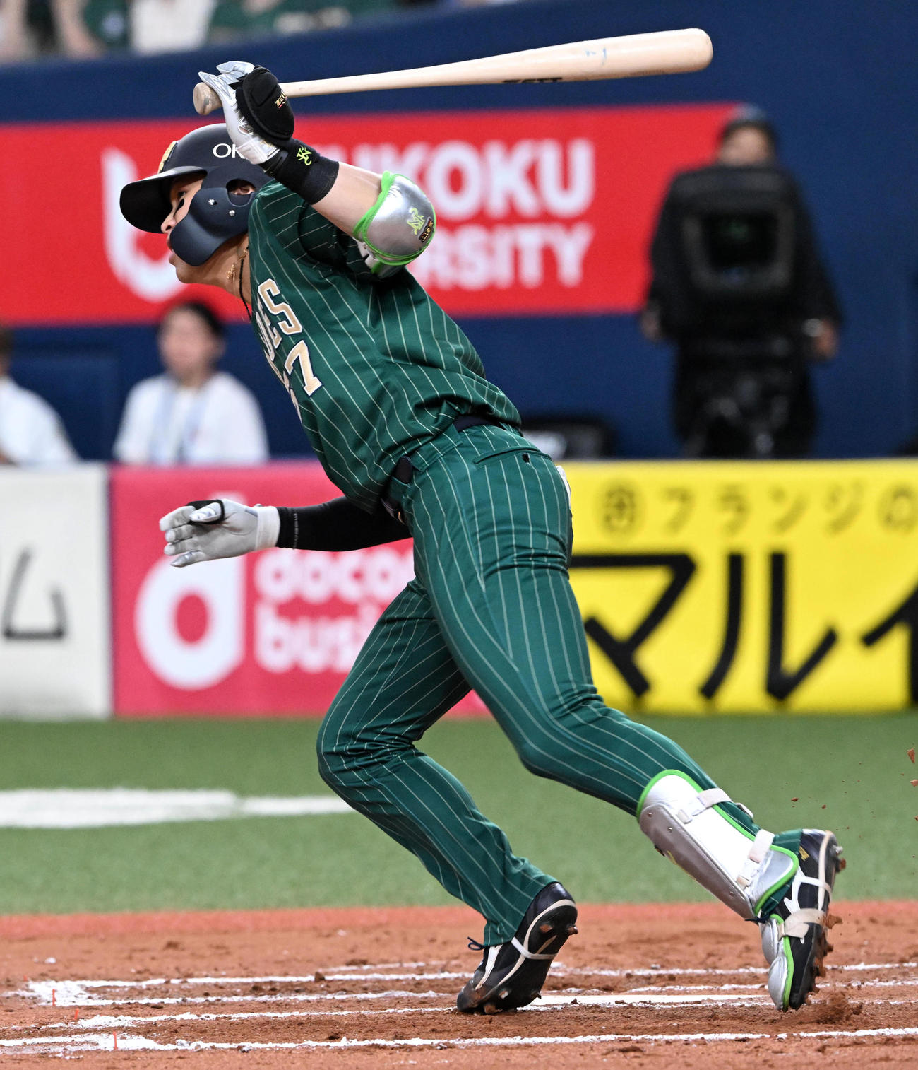 オリックス対日本ハム　11回裏オリックス1死満塁、中川圭は遊撃サヨナラ内野安打を放つ（撮影・前岡正明）