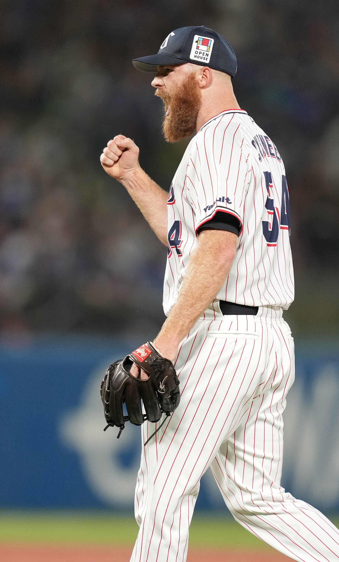 ヤクルト対中日　完封勝利にガッツポーズするヤクルト・サイスニード（撮影・鈴木みどり）