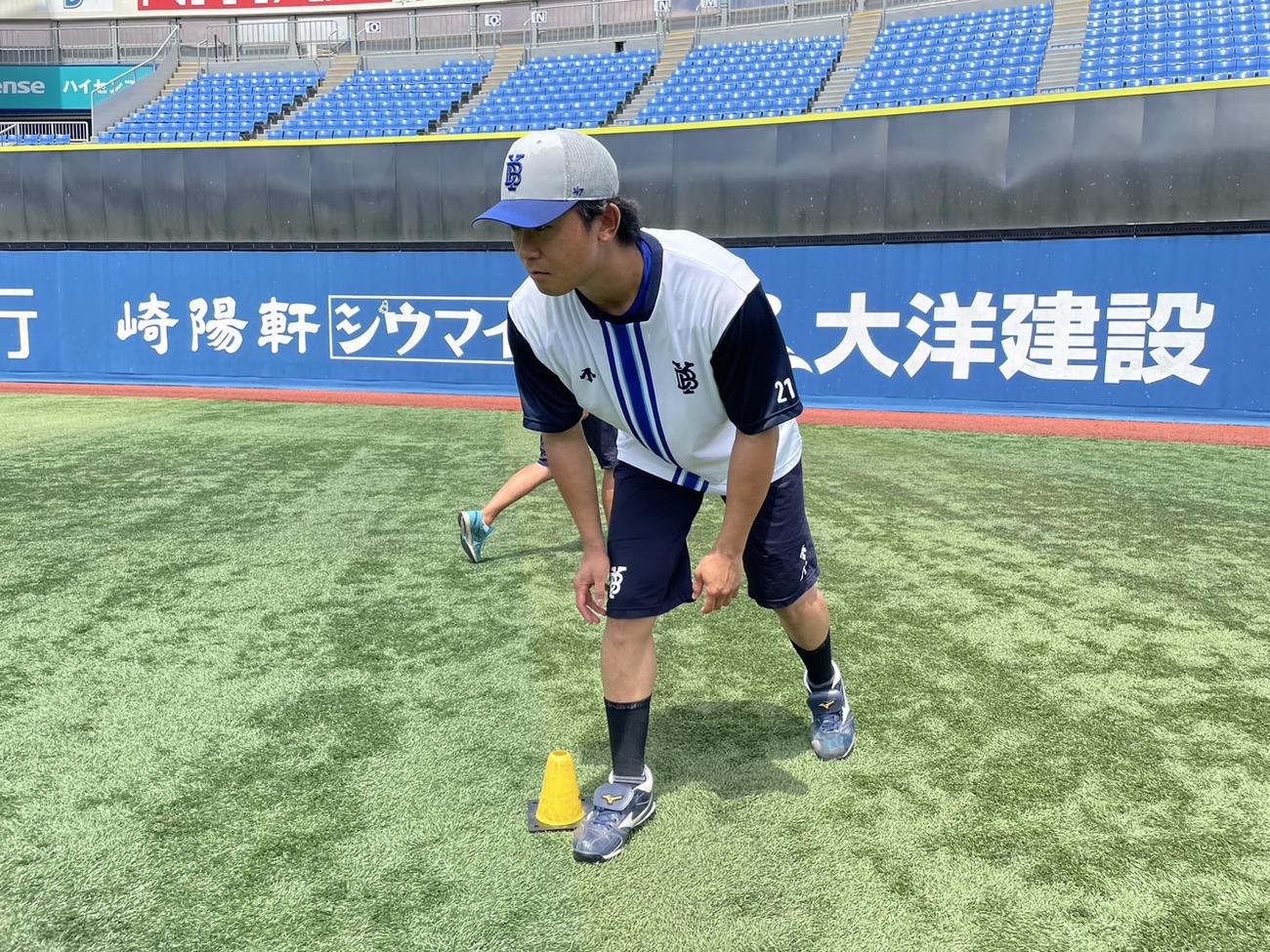 横浜スタジアムで行われた投手指名練習に参加したDeNA今永（球団提供）