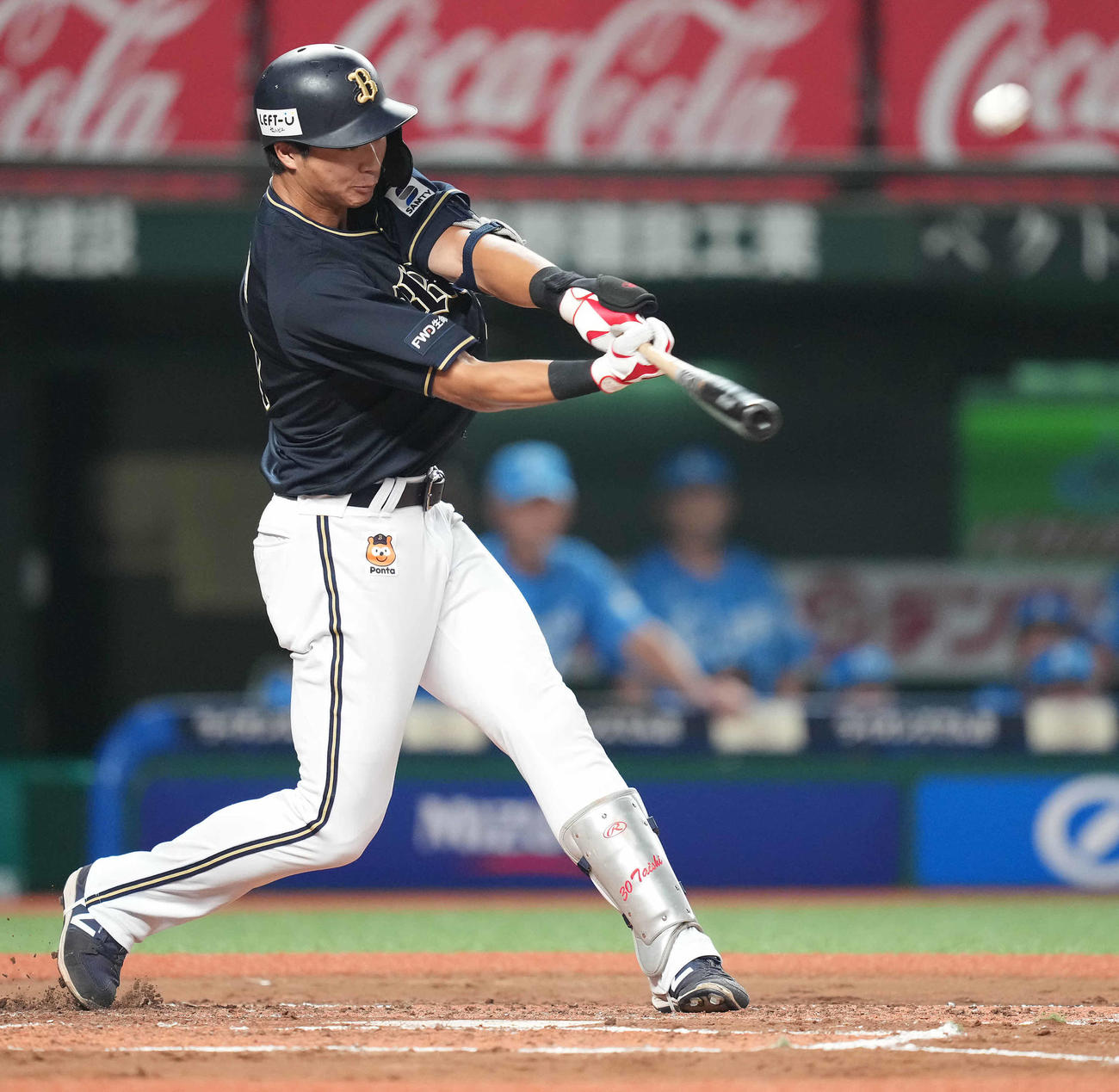 西武対オリックス　2回表オリックス2死満塁、走者一掃の右越え適時三塁打を放つ広岡（撮影・鈴木みどり）