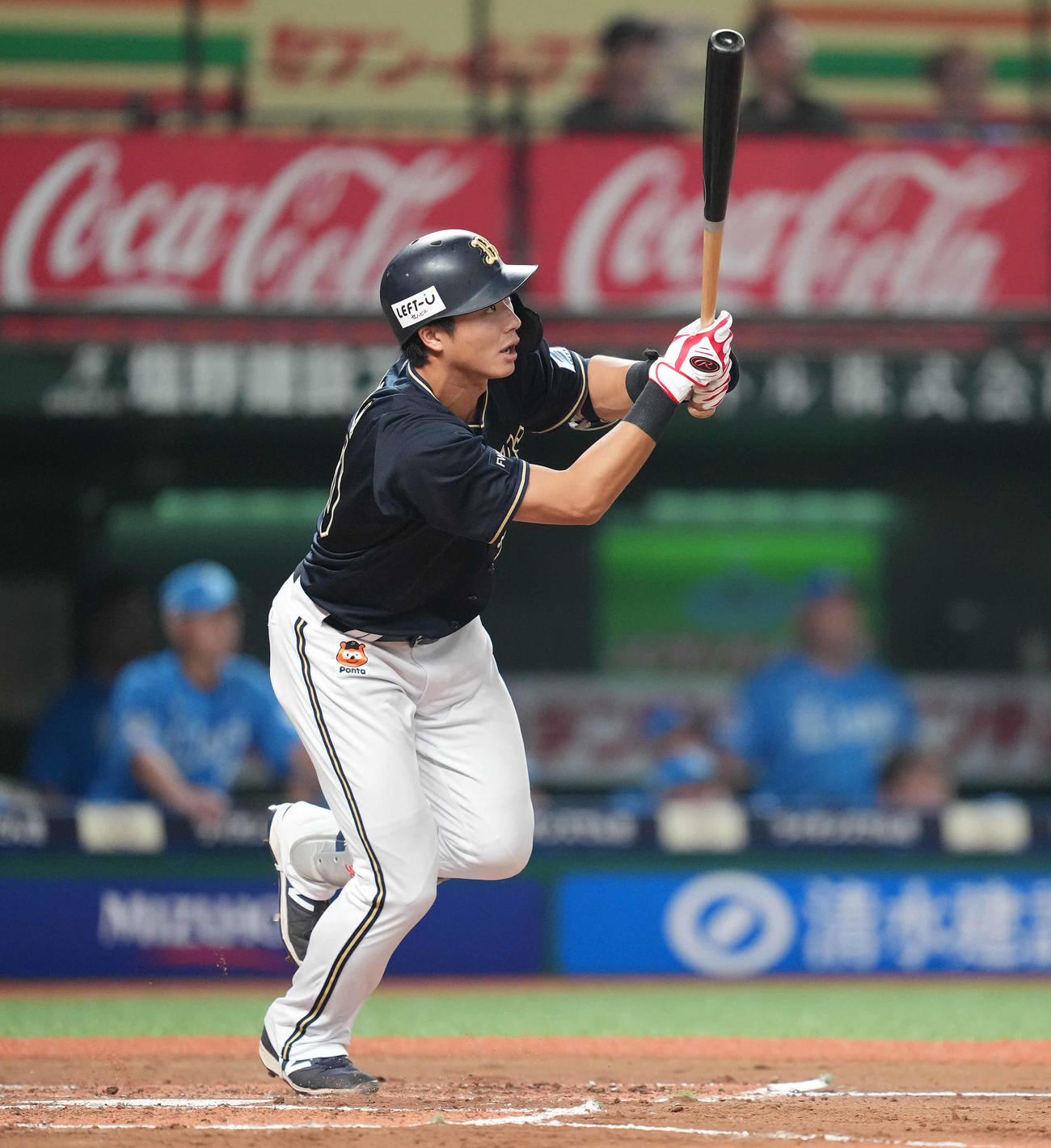 西武対オリックス　2回表オリックス2死満塁、走者一掃の右越え適時三塁打を放つ広岡（撮影・鈴木みどり）
