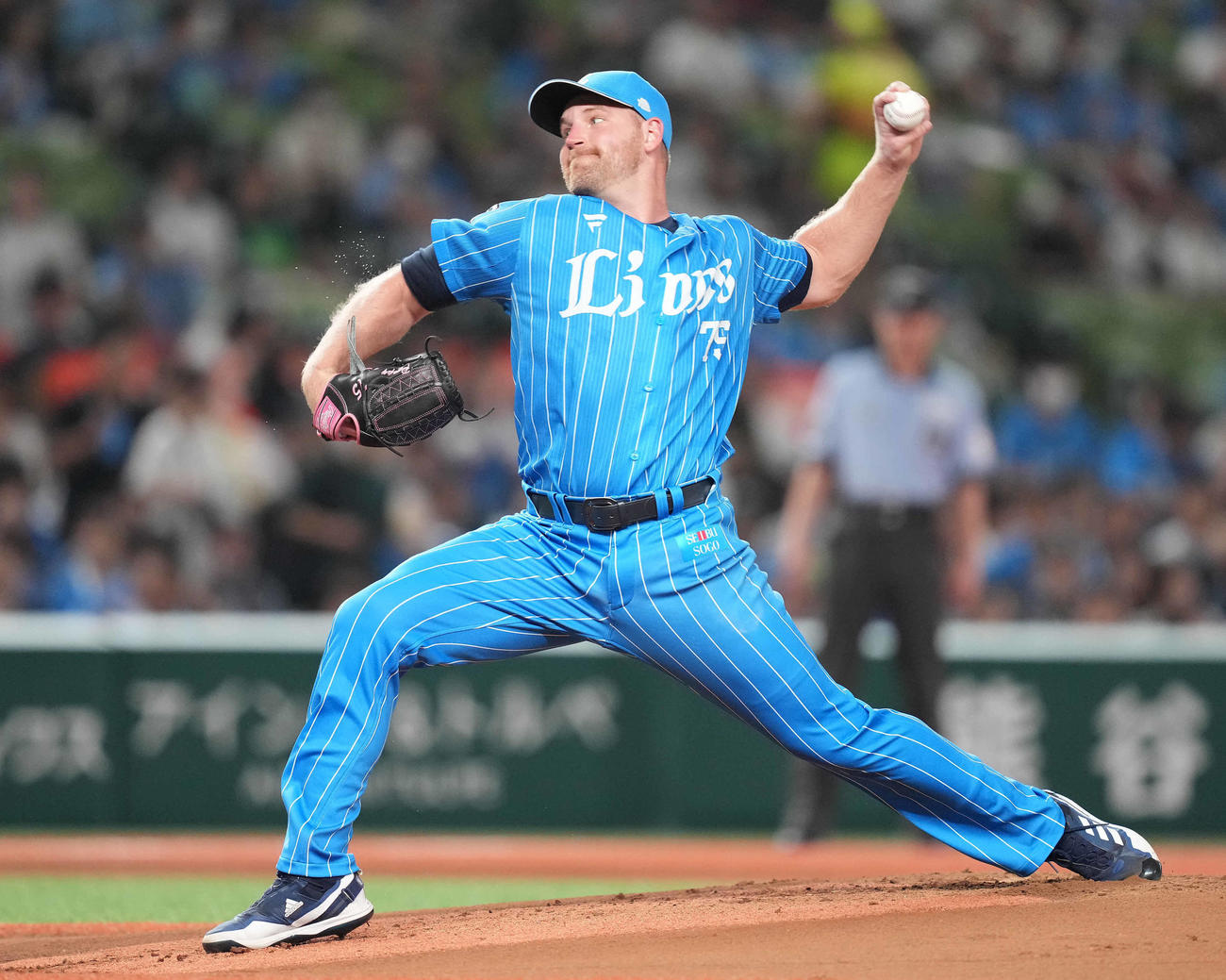 西武対オリックス　力投する西武先発のエンス（撮影・鈴木みどり）