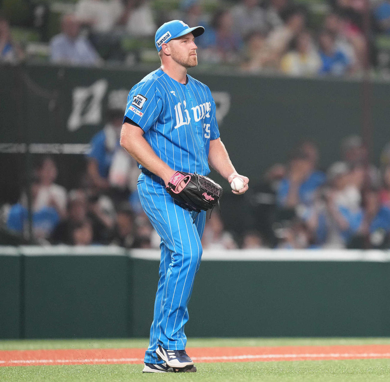 西武対オリックス　2回表オリックス2死満塁、広岡に走者一掃の右越え適時三塁打を浴び、ぼうぜんとするエンス（撮影・鈴木みどり）