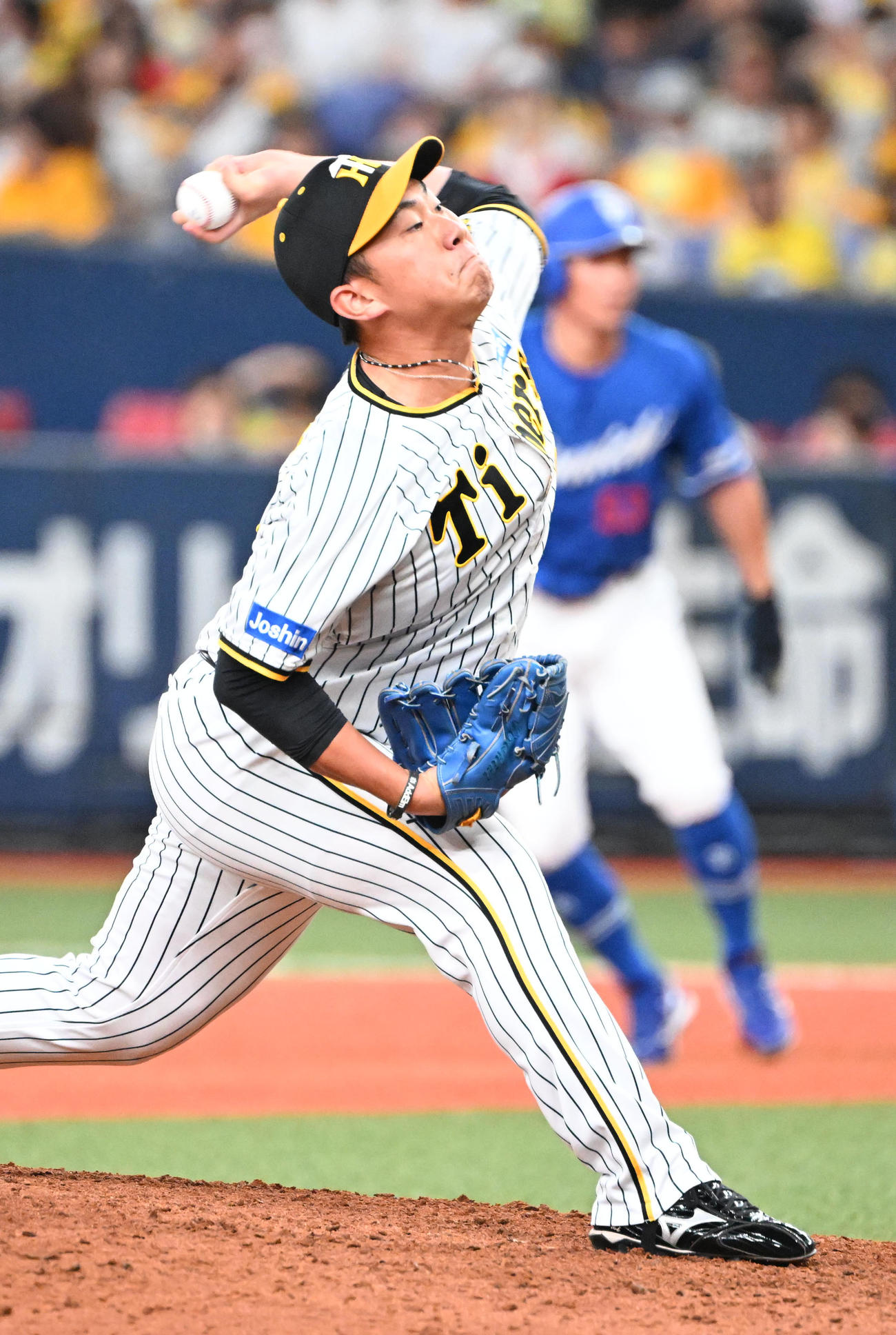 阪神対中日　6回途中から登板する阪神桐敷（撮影・和賀正仁）