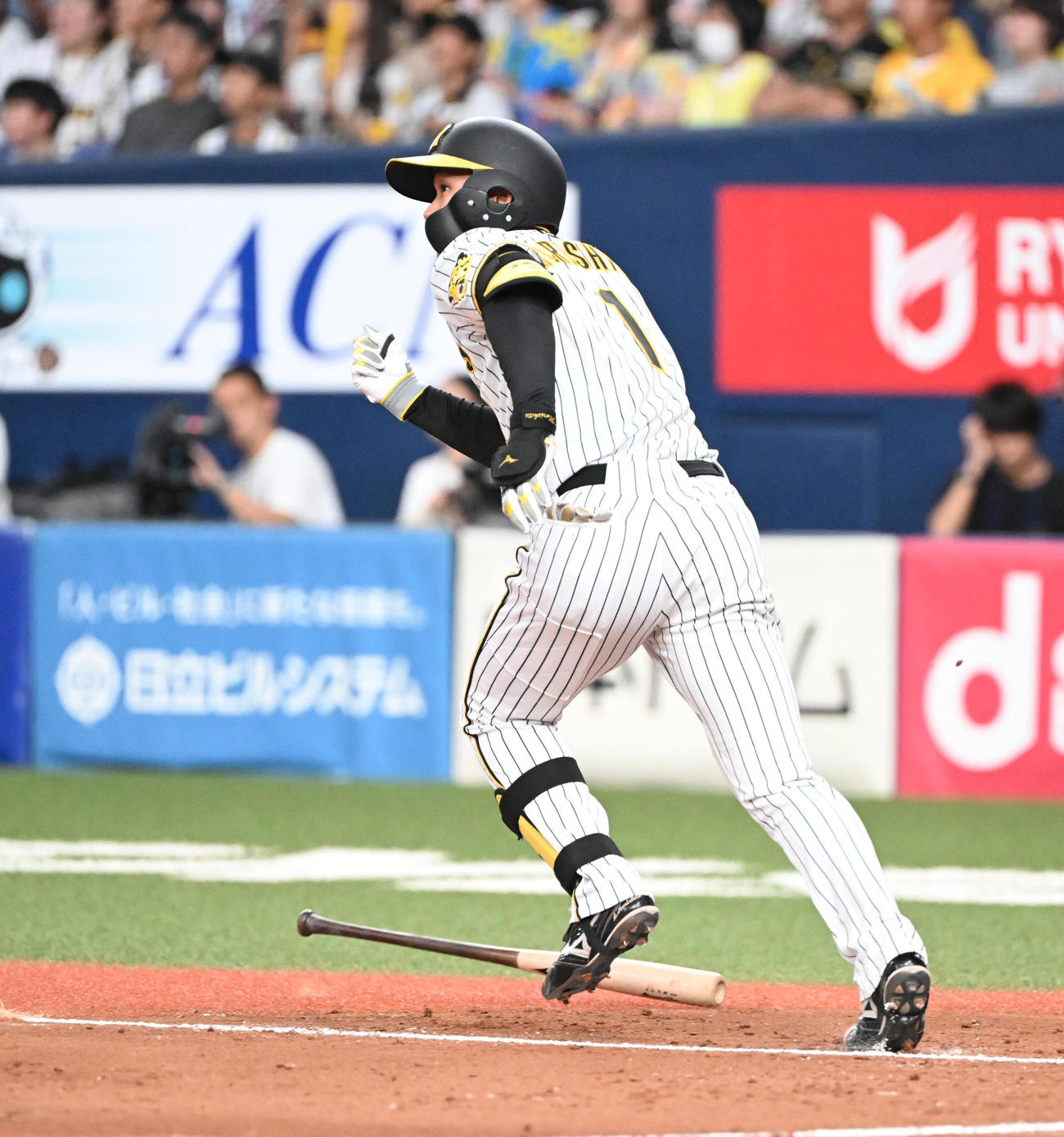 阪神対中日　7回裏阪神2死一塁、中越えに同点となる適時二塁打を放つ森下（撮影・和賀正仁）