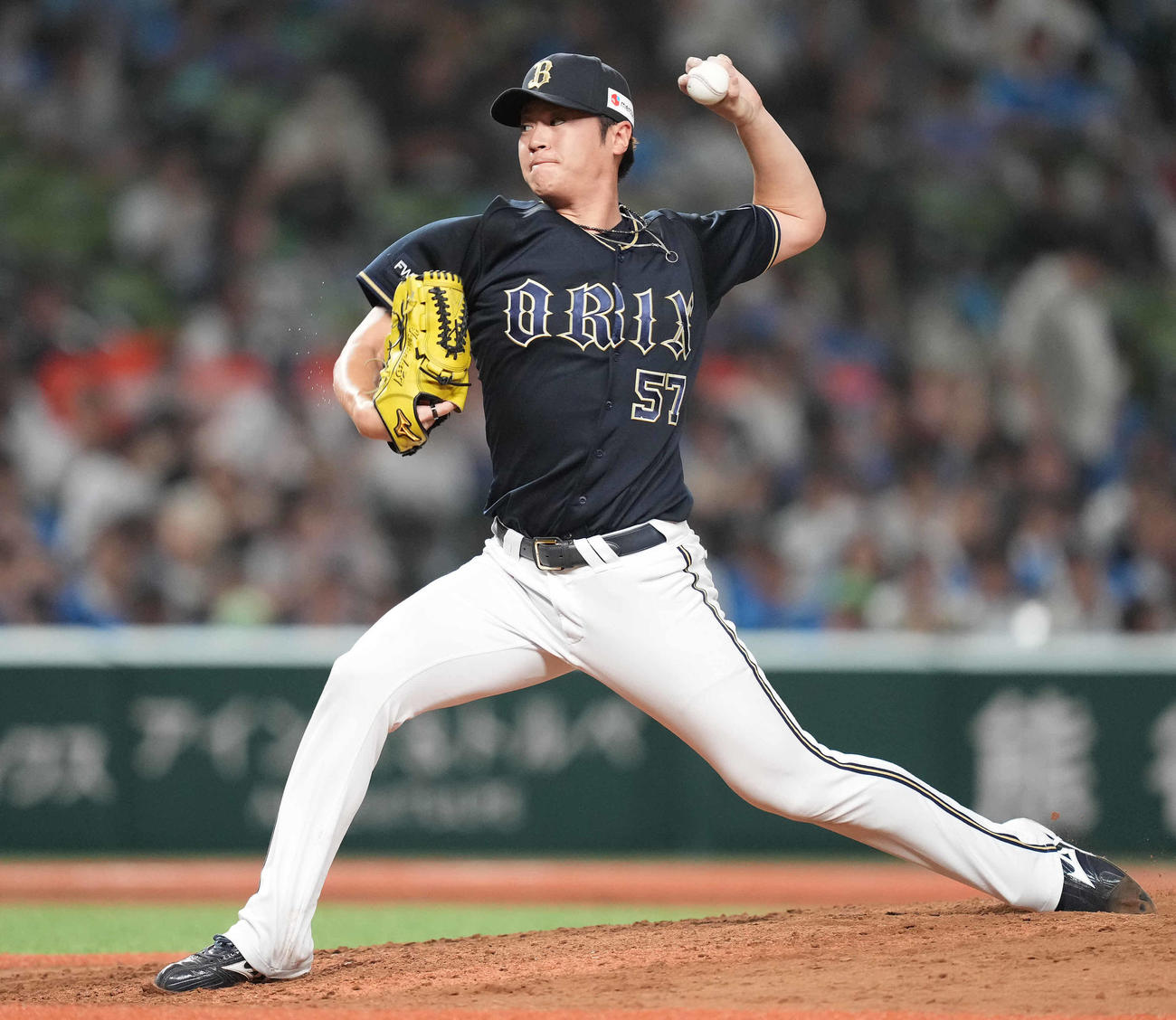 西武対オリックス　8回裏から3番手で登板したオリックス山田（撮影・鈴木みどり）