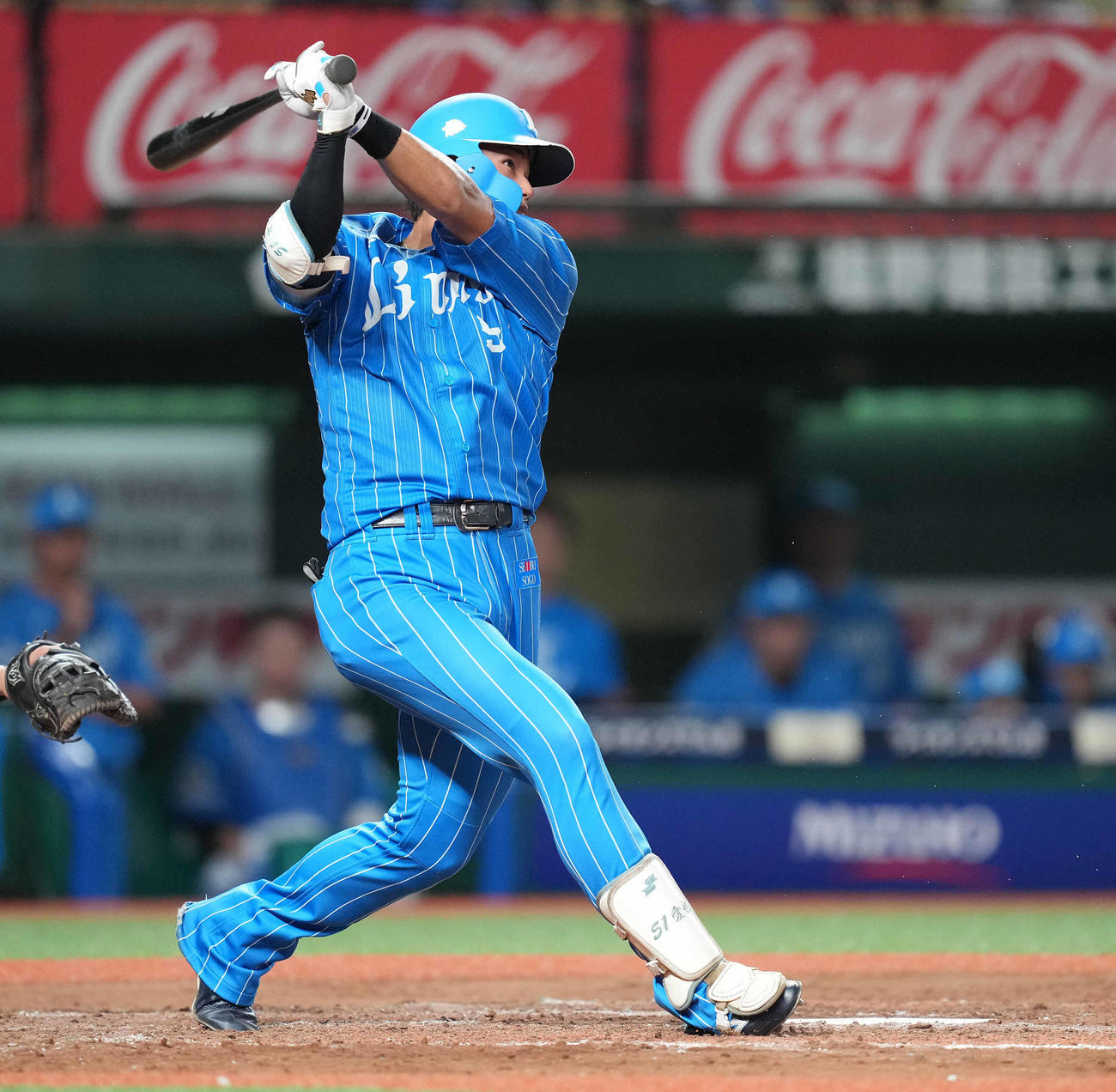西武対オリックス　8回裏西武1死、プロ初本塁打の右越えソロ本塁打を放つ西川（撮影・鈴木みどり）