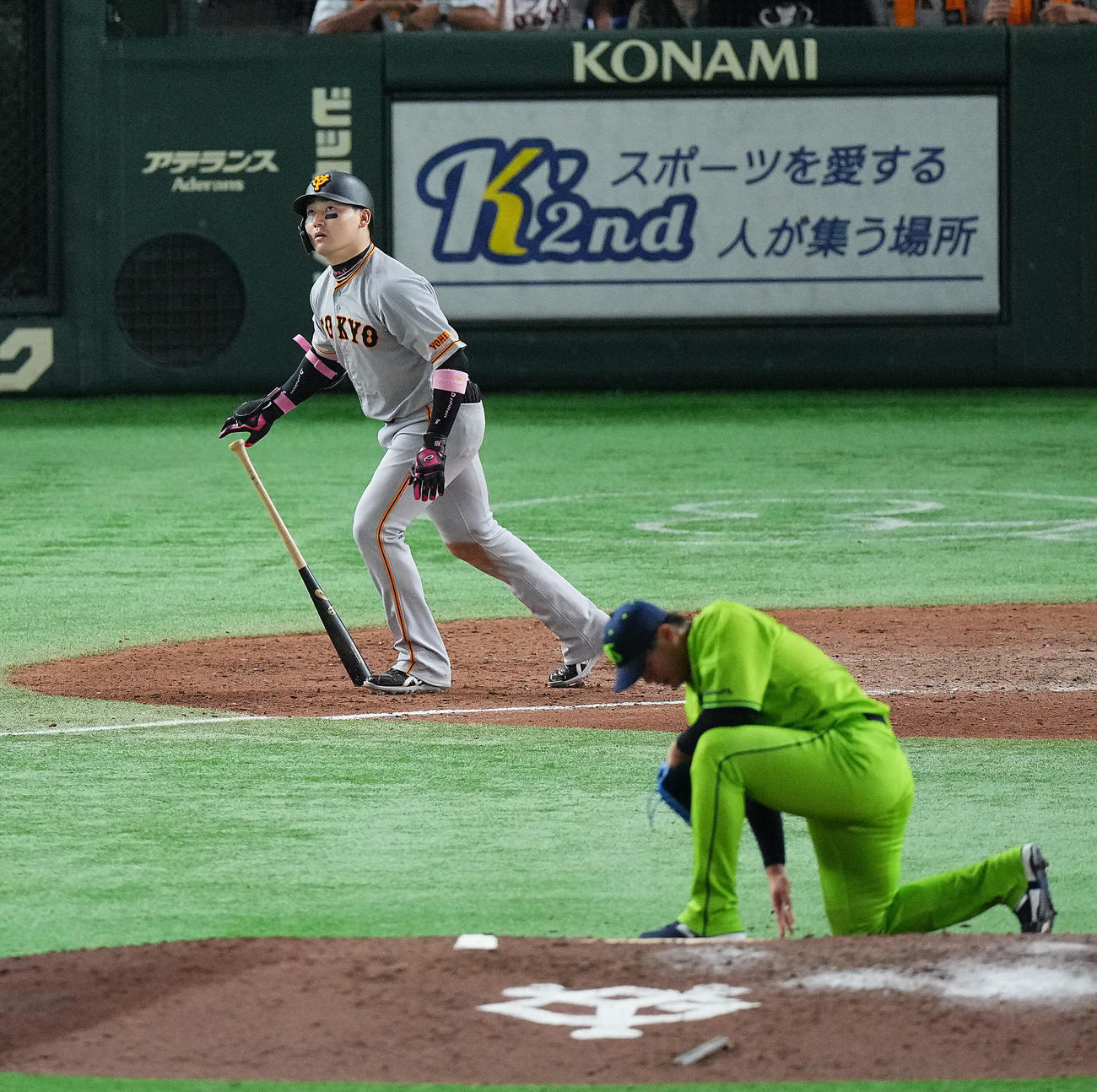 巨人対ヤクルト　8回裏巨人1死、右越えソロ本塁打を放つ丸。投手清水（撮影・垰建太）