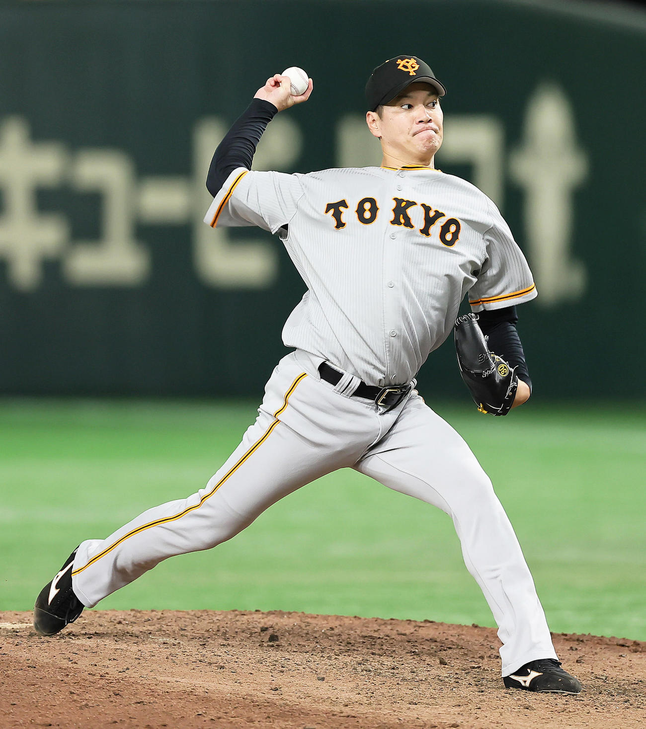 巨人対ヤクルト　移籍後初勝利を挙げた巨人鈴木康（撮影・足立雅史）