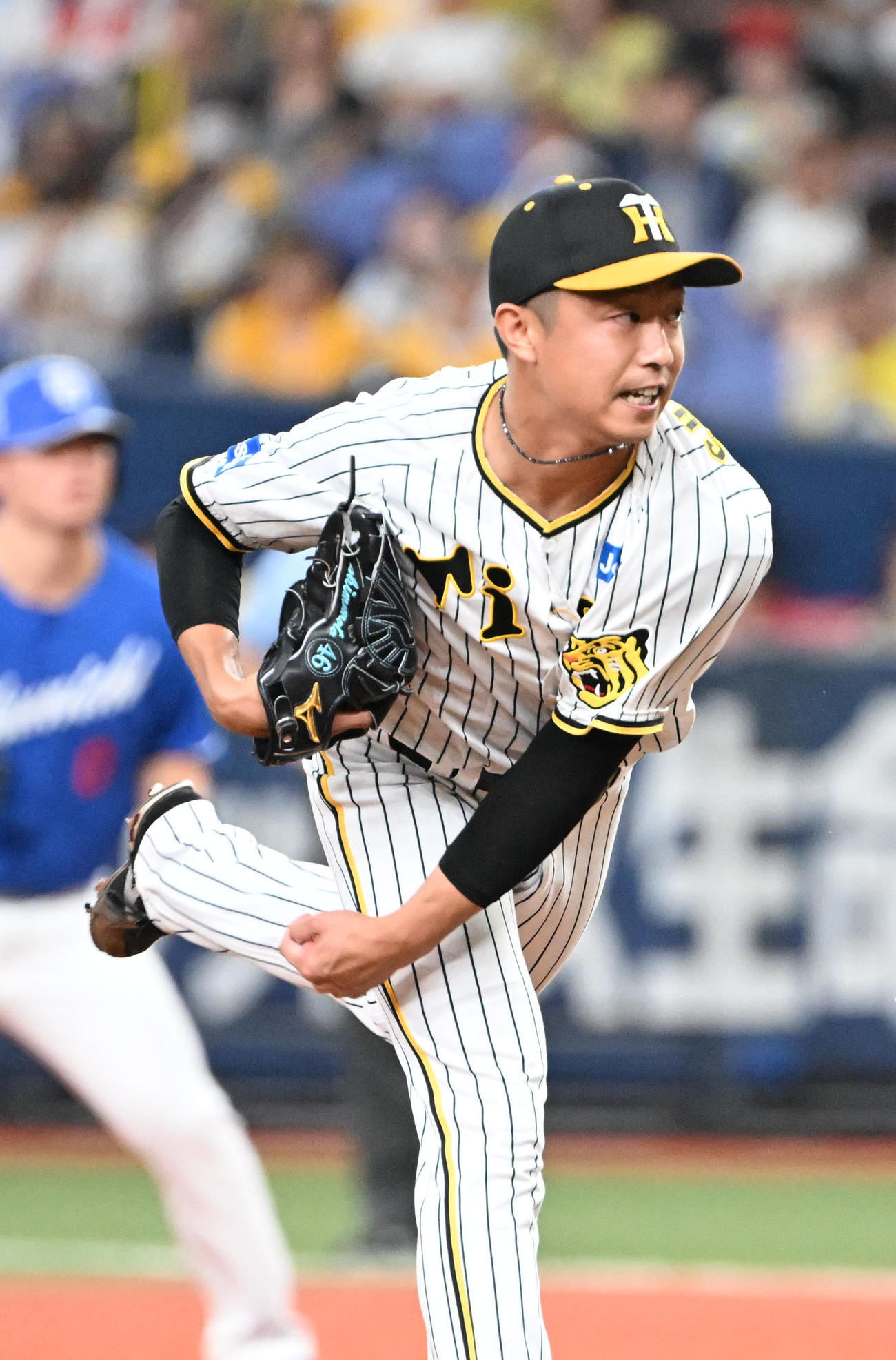 阪神対中日　10回途中から登板する阪神島本（撮影・和賀正仁）