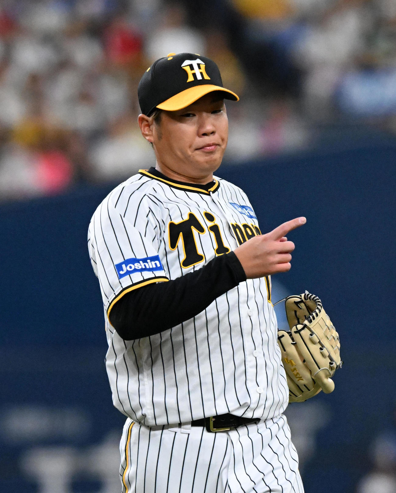 阪神対中日　1回表中日無死、岡林を一ゴロに討ち取った阪神先発の西勇（撮影・前岡正明）