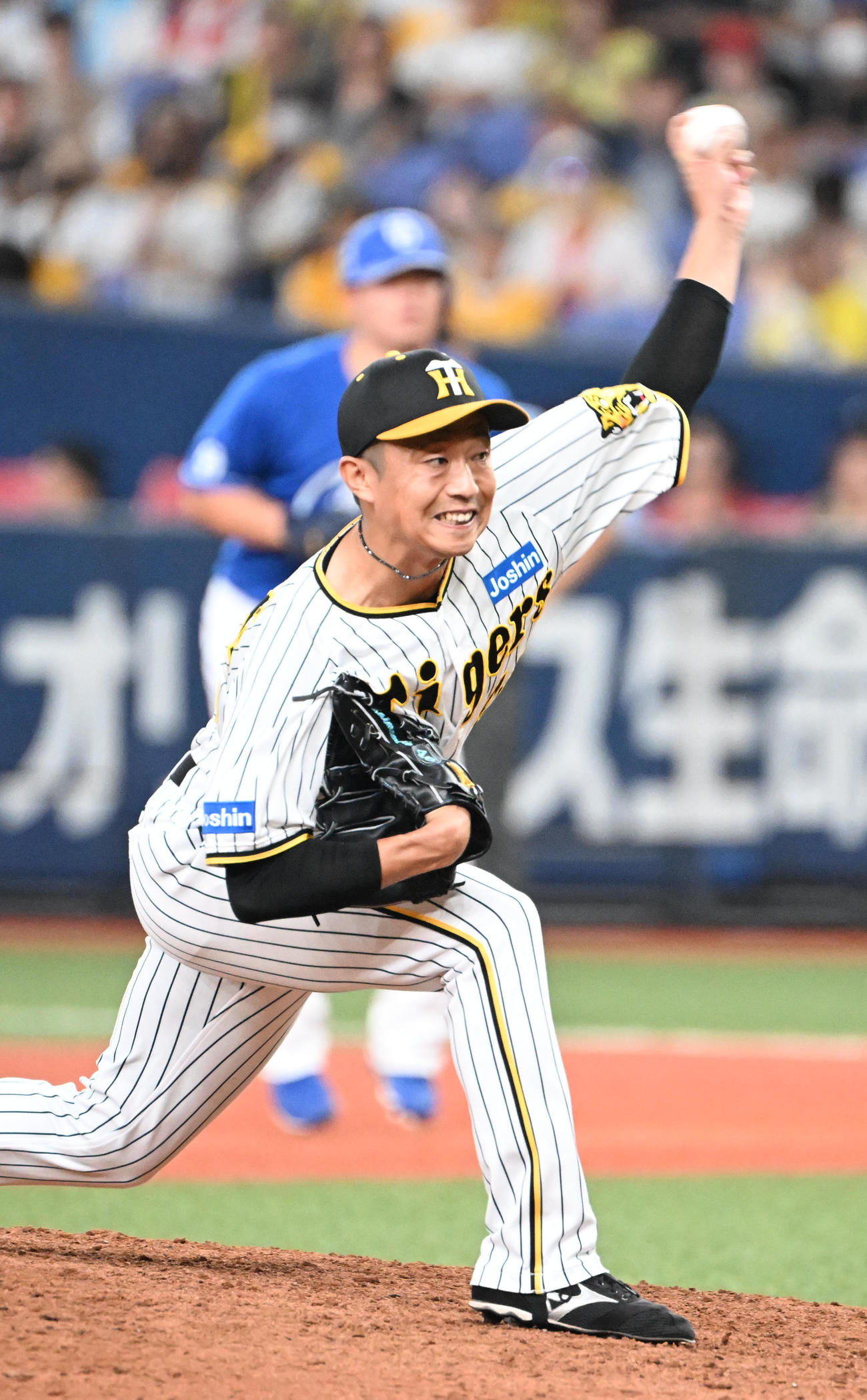 阪神対中日　10回途中から登板する阪神島本（撮影・和賀正仁）