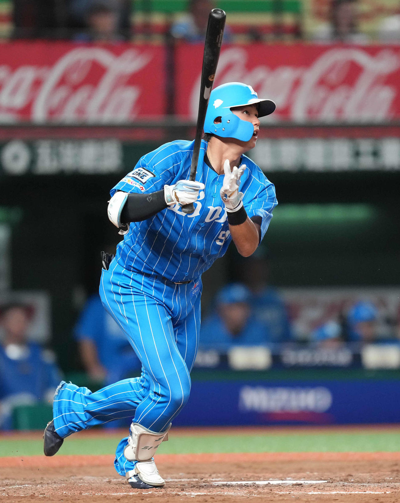 西武対オリックス　8回裏西武1死、プロ初本塁打となる右越えソロ本塁打を放つ西川（撮影・鈴木みどり）