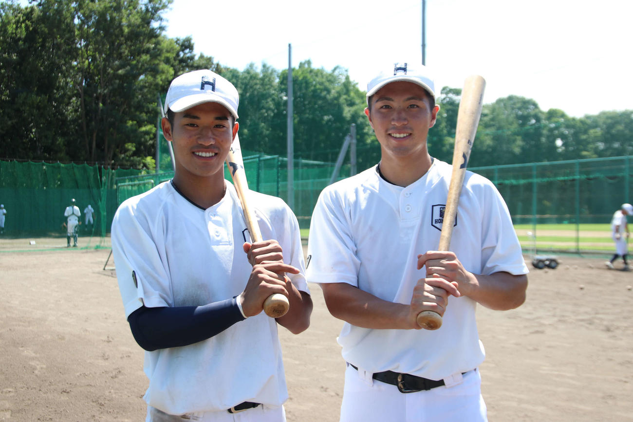 秋季リーグ戦での活躍を誓う北海学園大の杉林（左）と関（撮影・山崎純一）