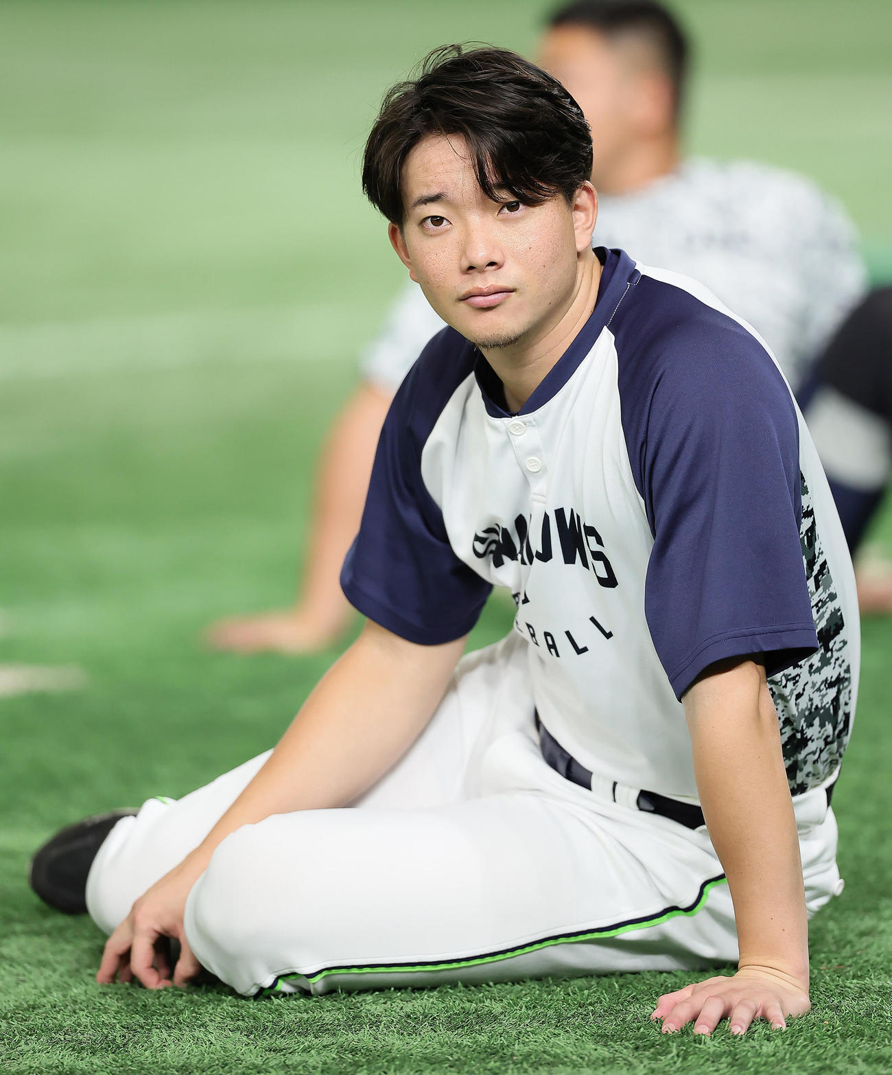 試合前の練習に臨むヤクルト木沢（撮影・足立雅史）