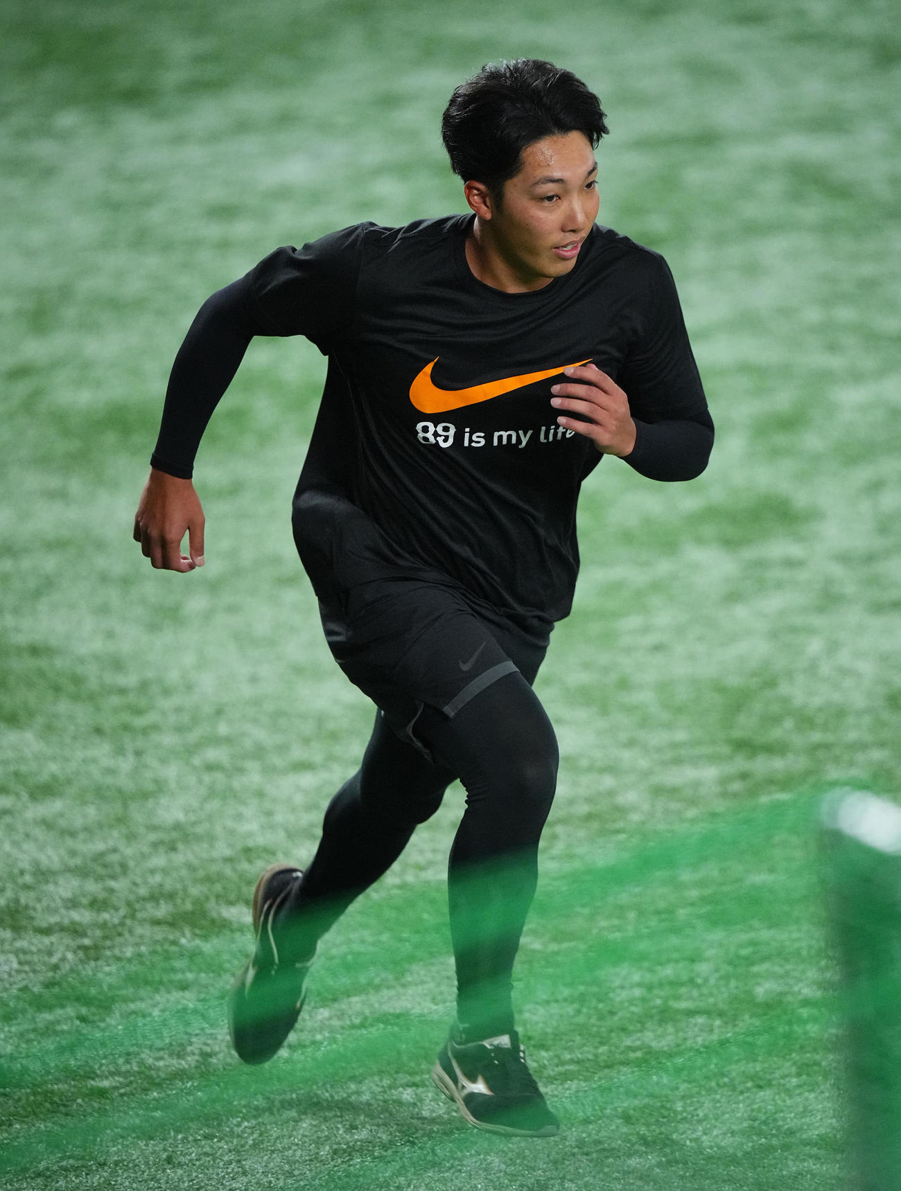 巨人対ヤクルト　試合前練練習で走り込む巨人赤星（撮影・垰建太）
