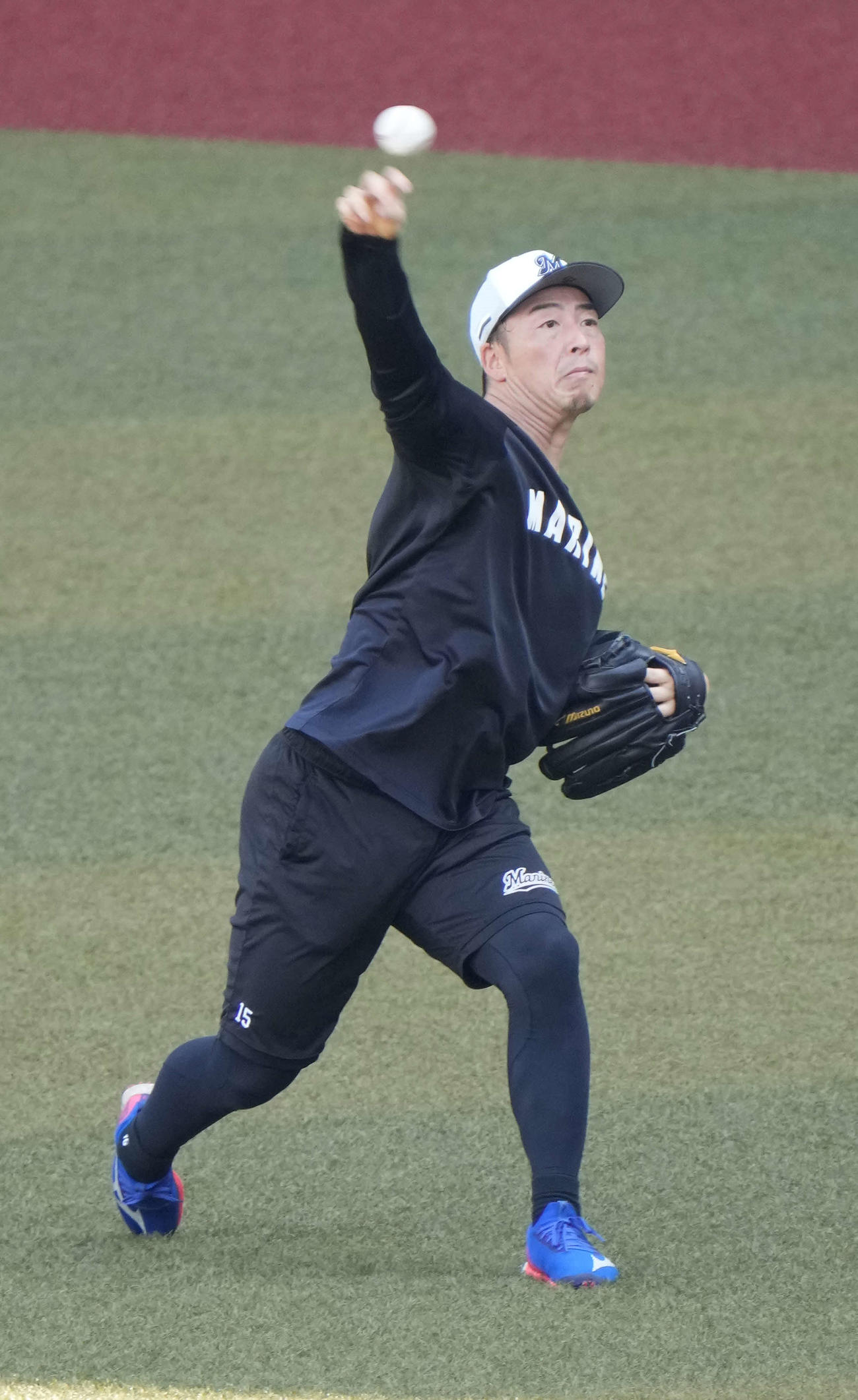 ロッテ対ソフトバンク、登板前日の調整をするロッテ美馬（撮影・小沢裕）