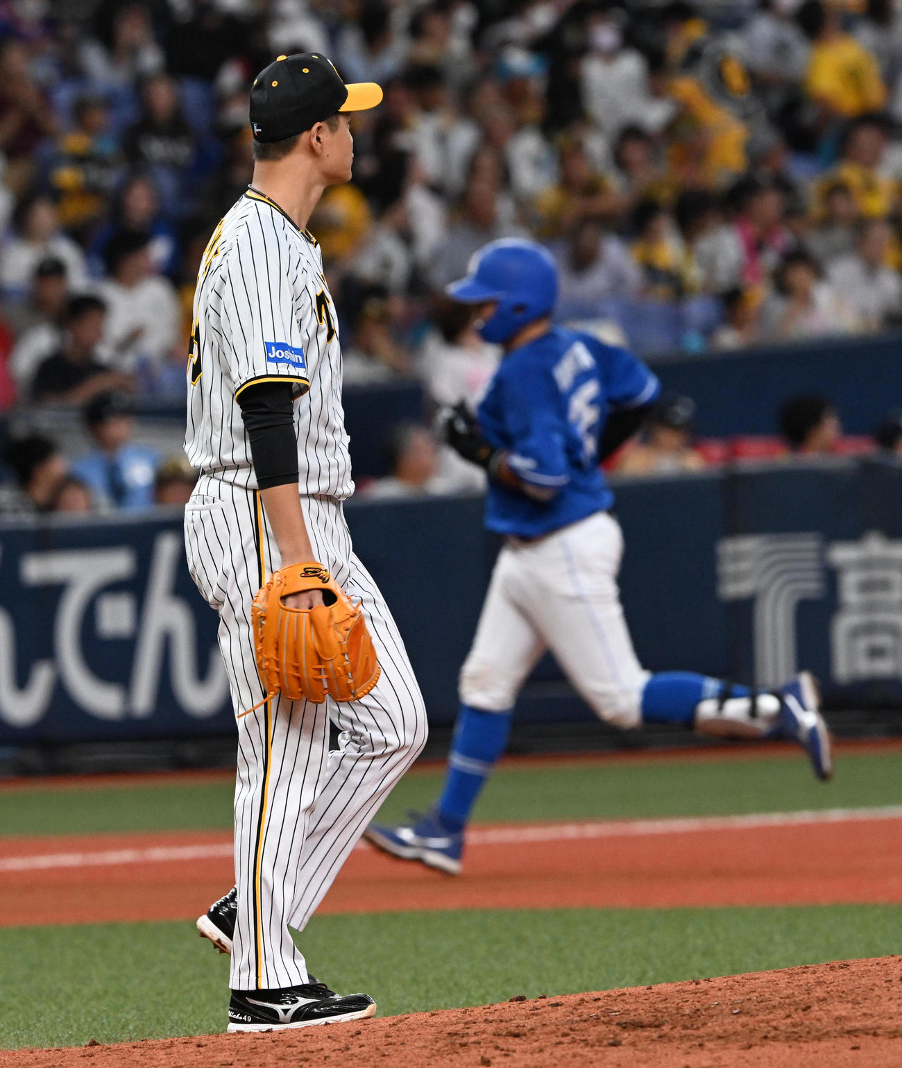 阪神対中日　4回表中日無死、木下に左越え本塁打を打たれがっくりする大竹（撮影・前岡正明）