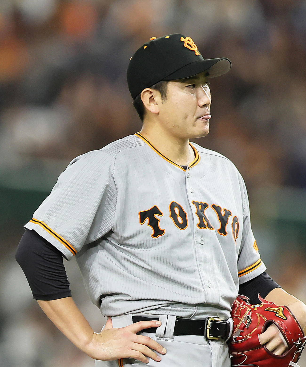 巨人対ヤクルト　7回表ヤクルト無死一塁、オスナに左越え2点本塁打を浴びた菅野（撮影・足立雅史）