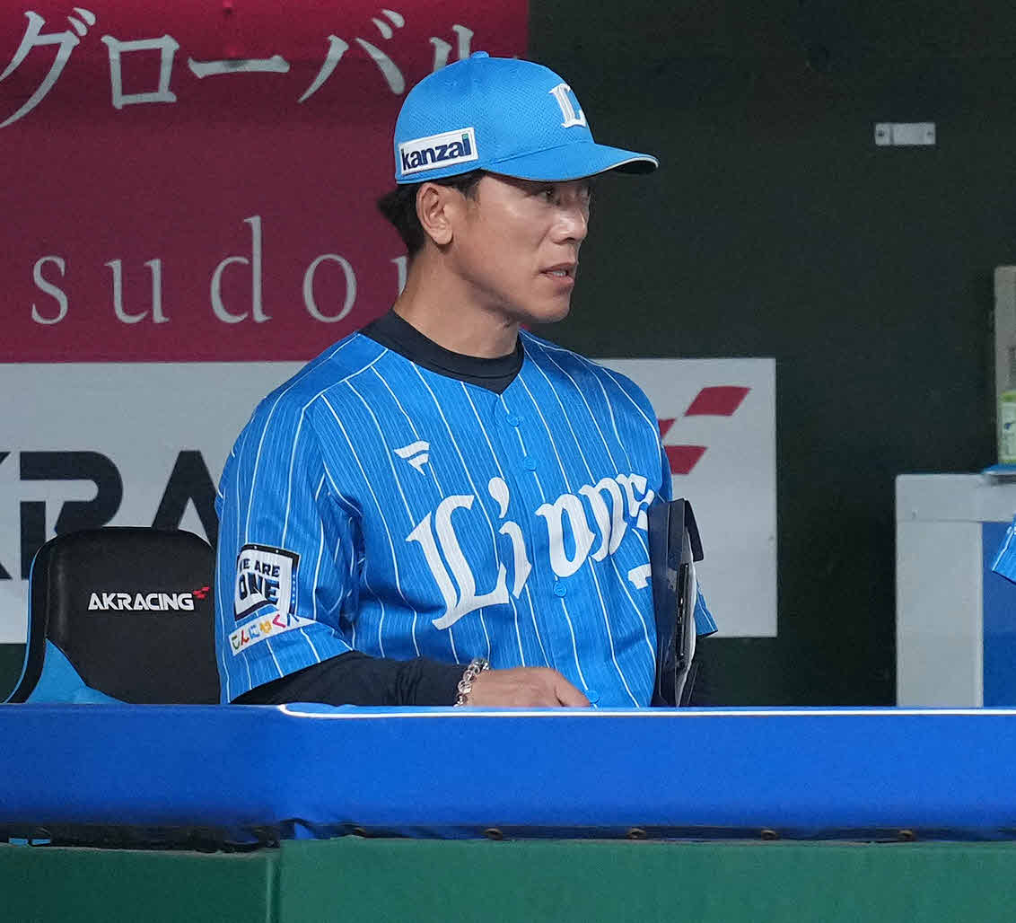 西武対オリックス　オリックスに敗れ、浮かない表情の西武松井監督（撮影・鈴木みどり）