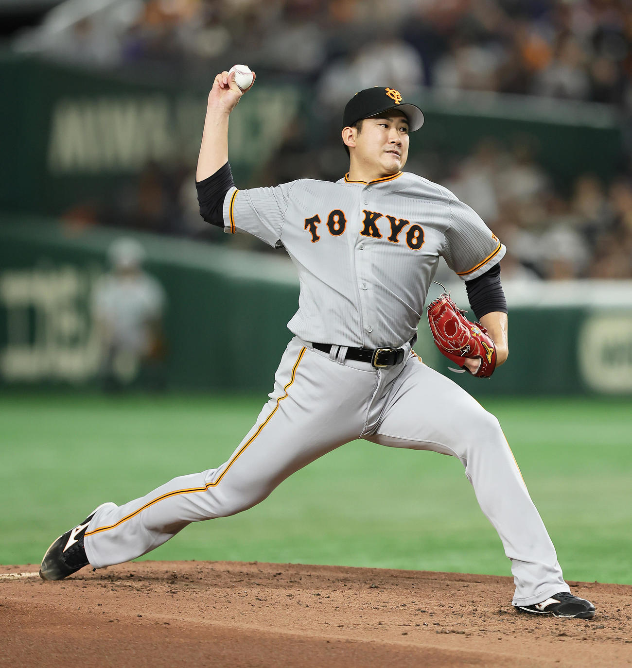 巨人対ヤクルト　巨人先発の菅野（撮影・足立雅史）