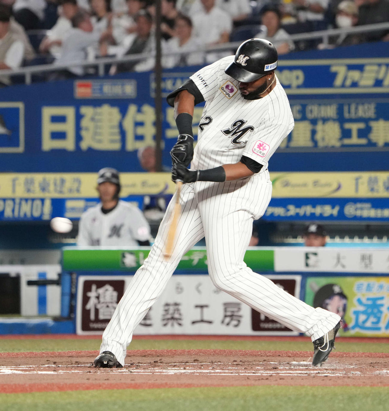 ロッテ対ソフトバンク、3回裏ロッテ無死、ポランコは右越えにソロ本塁打を放つ（撮影・小沢裕）