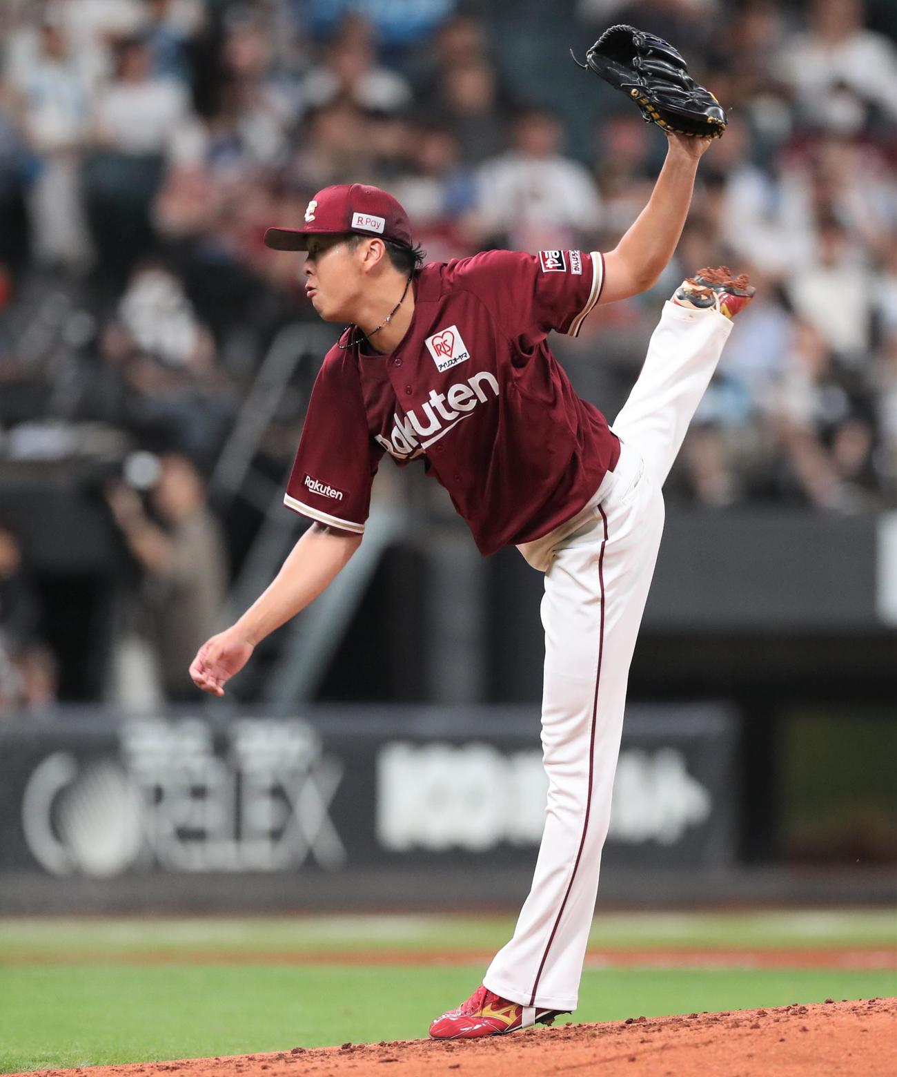 日本ハム対楽天　楽天先発の松井友（撮影・黒川智章）