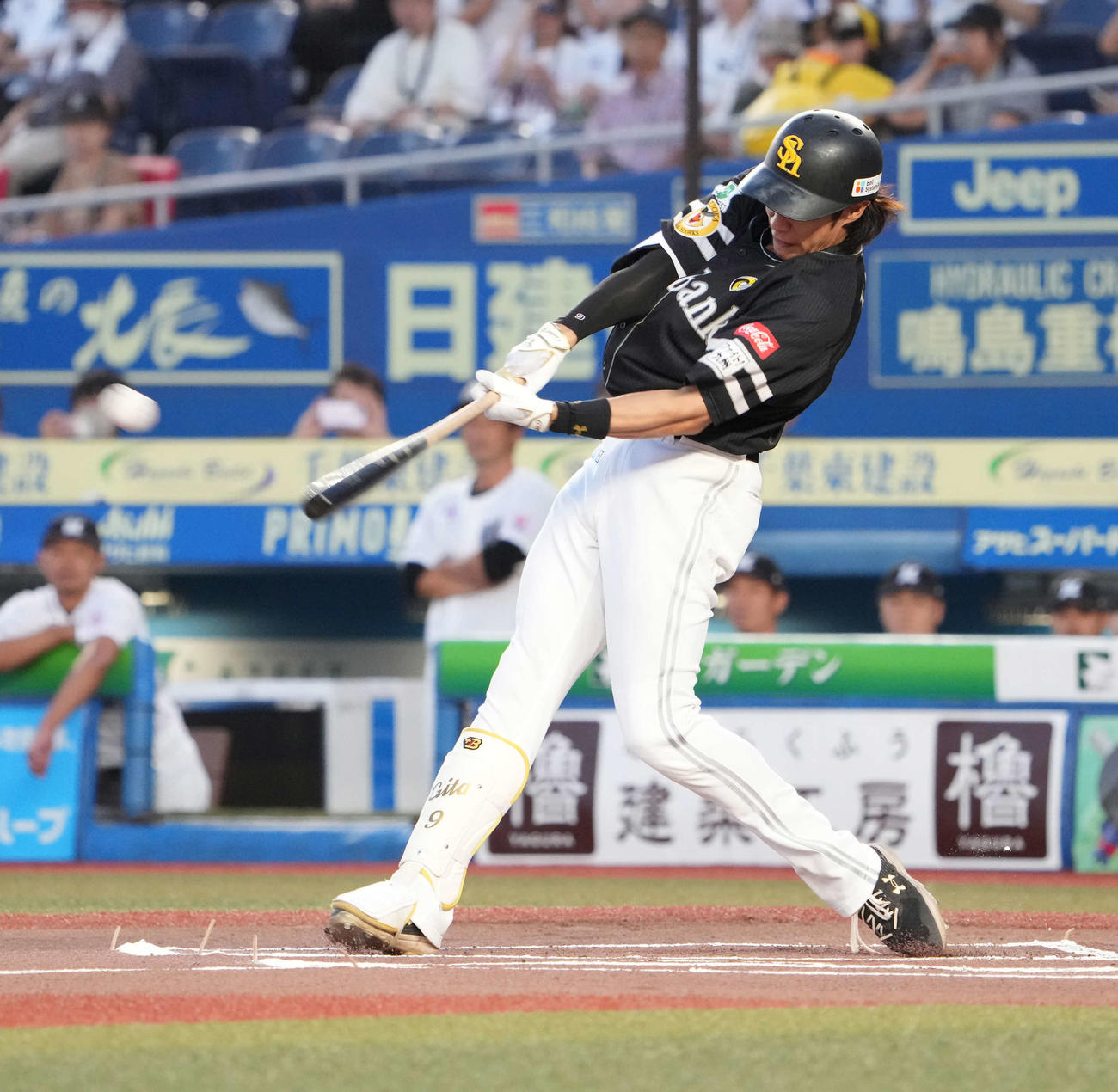 ロッテ対ソフトバンク、1回表ソフトバンク無死一、二塁、柳田は右越えに先制3点本塁打を放つ（撮影・小沢裕）