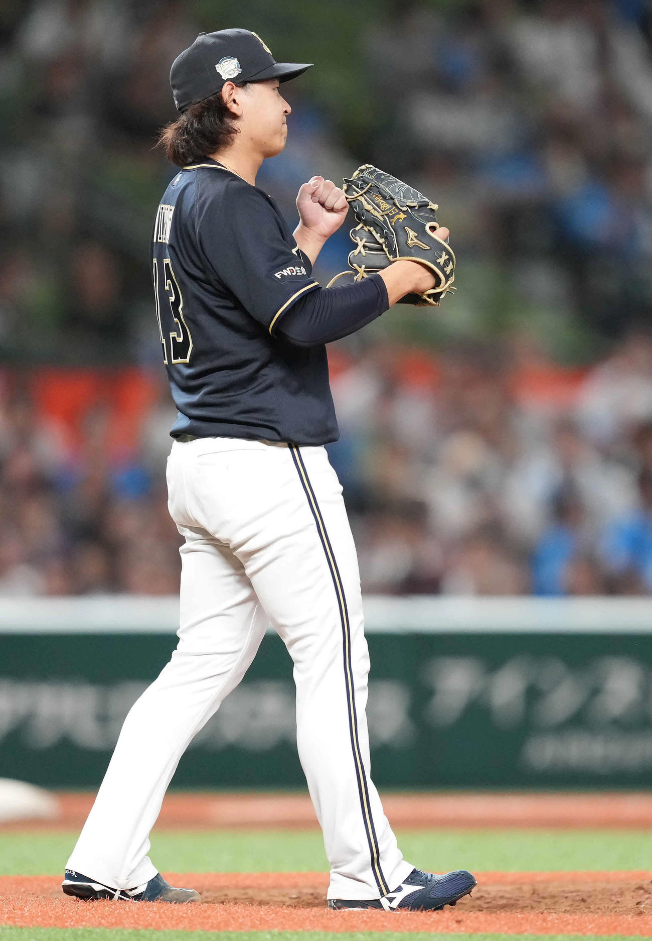 西武対オリックス　西武に完封勝利し、ガッツポーズするオリックス宮城（撮影・鈴木みどり）