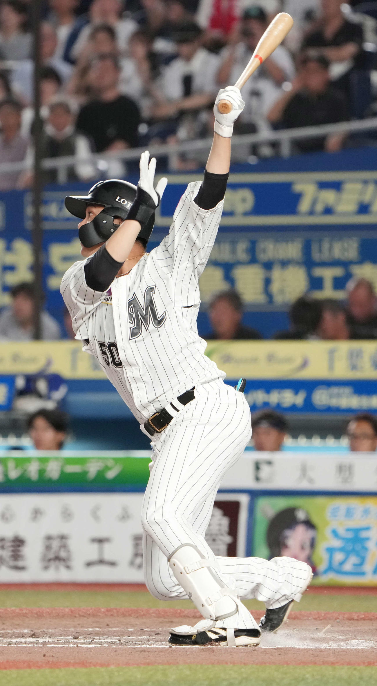ロッテ対ソフトバンク、7回裏ロッテ2死二塁、石川慎は勝ち越しの右前適時打を放つ（撮影・小沢裕）