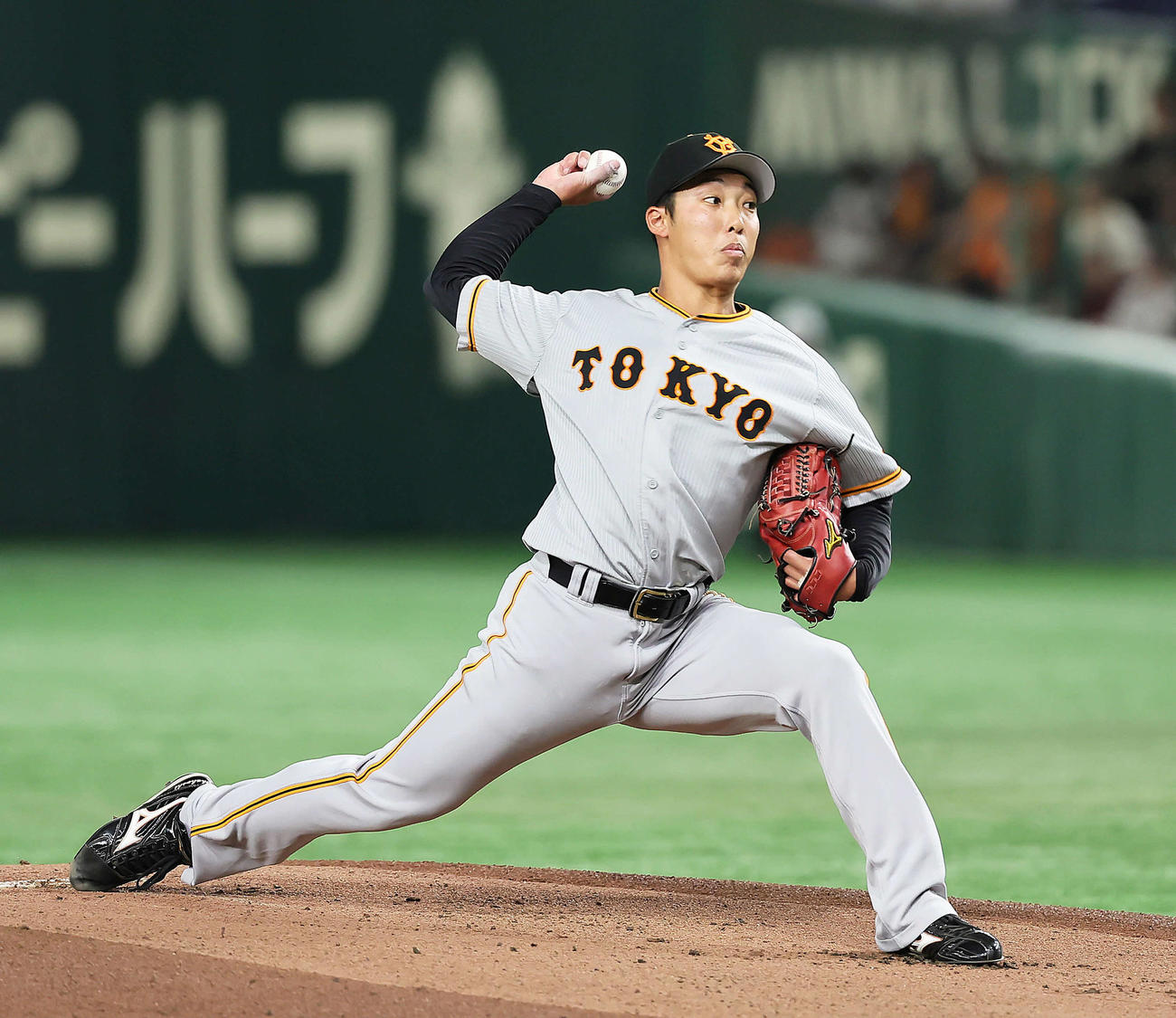 巨人対ヤクルト　巨人先発の赤星（撮影・足立雅史）