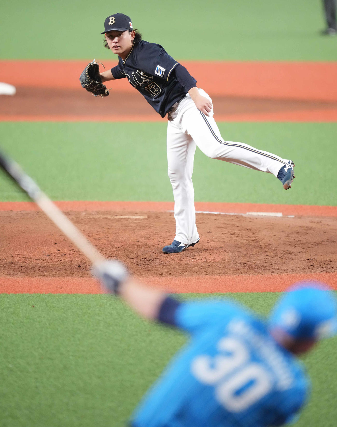 西武対オリックス　4回裏西武1死、マキノンを空振り三振に仕留める宮城（撮影・鈴木みどり）