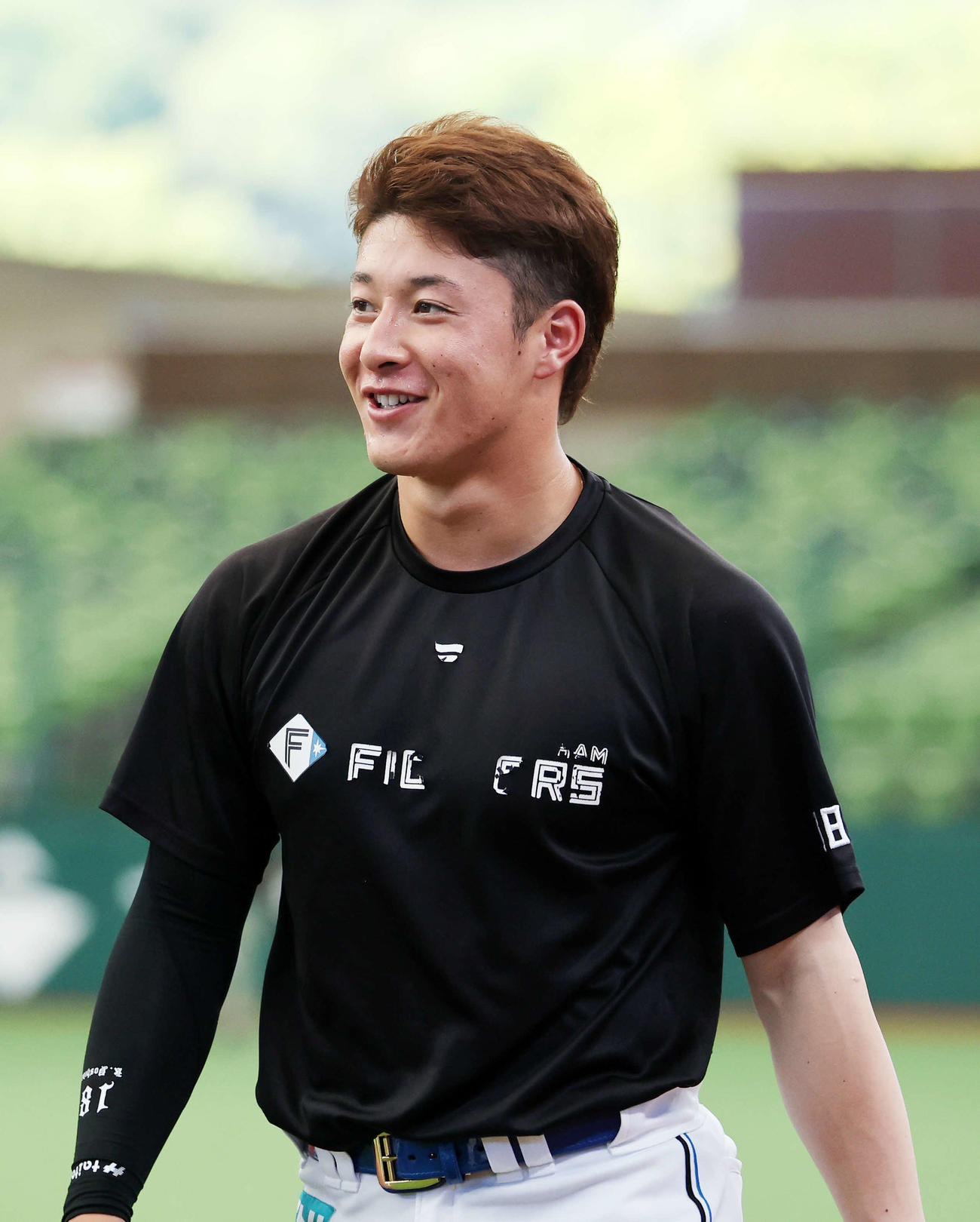 西武対日本ハム　練習中、笑顔を見せる日本ハム吉田（撮影・鈴木正人）